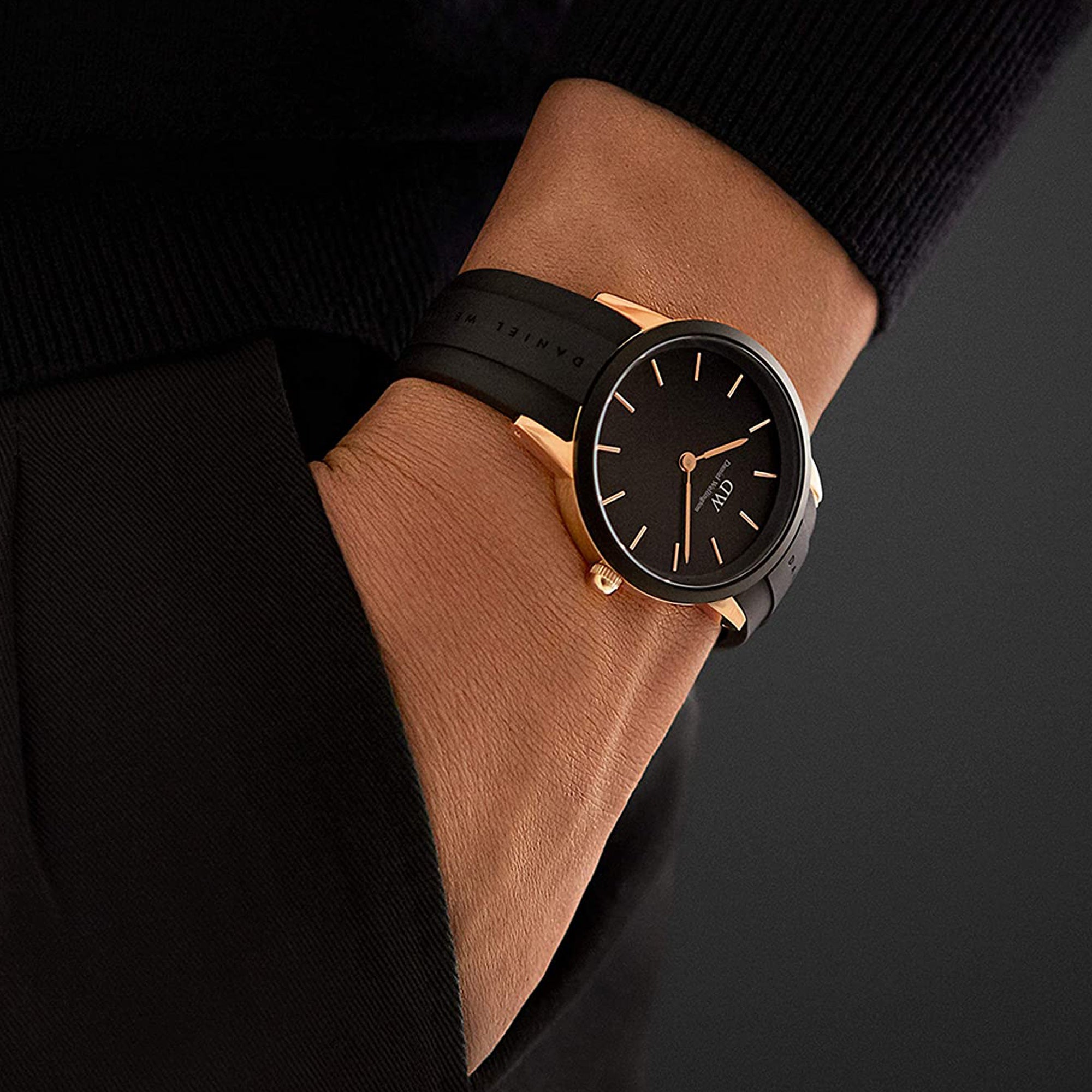 Daniel Wellington Round Quartz Analog Men watch