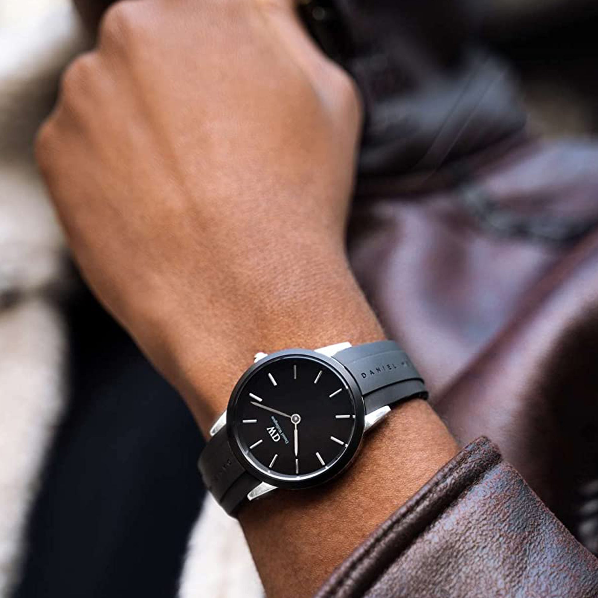 Daniel Wellington Round Quartz Analog Men watch