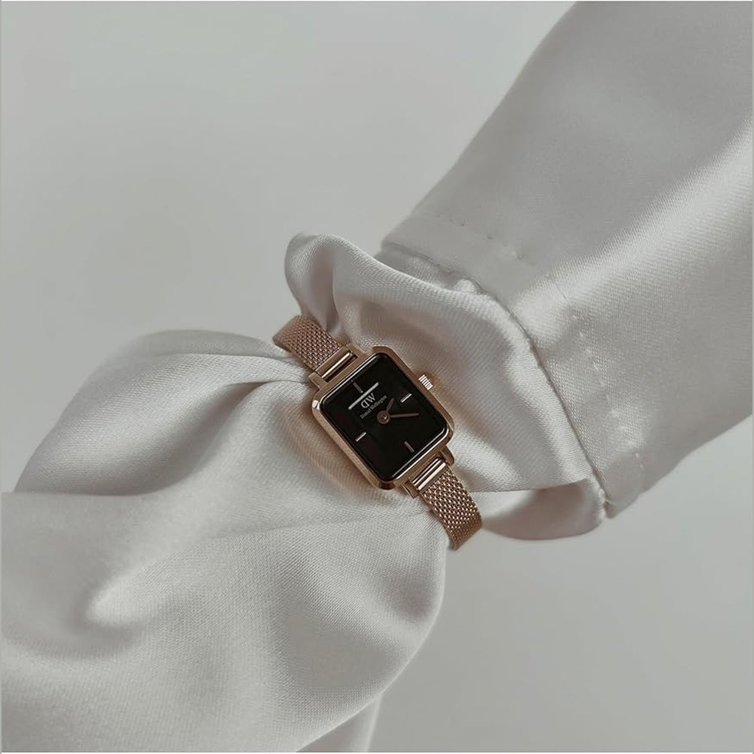 Women Quartz Black Dial Analog Stainless Steel Watch DW00100647