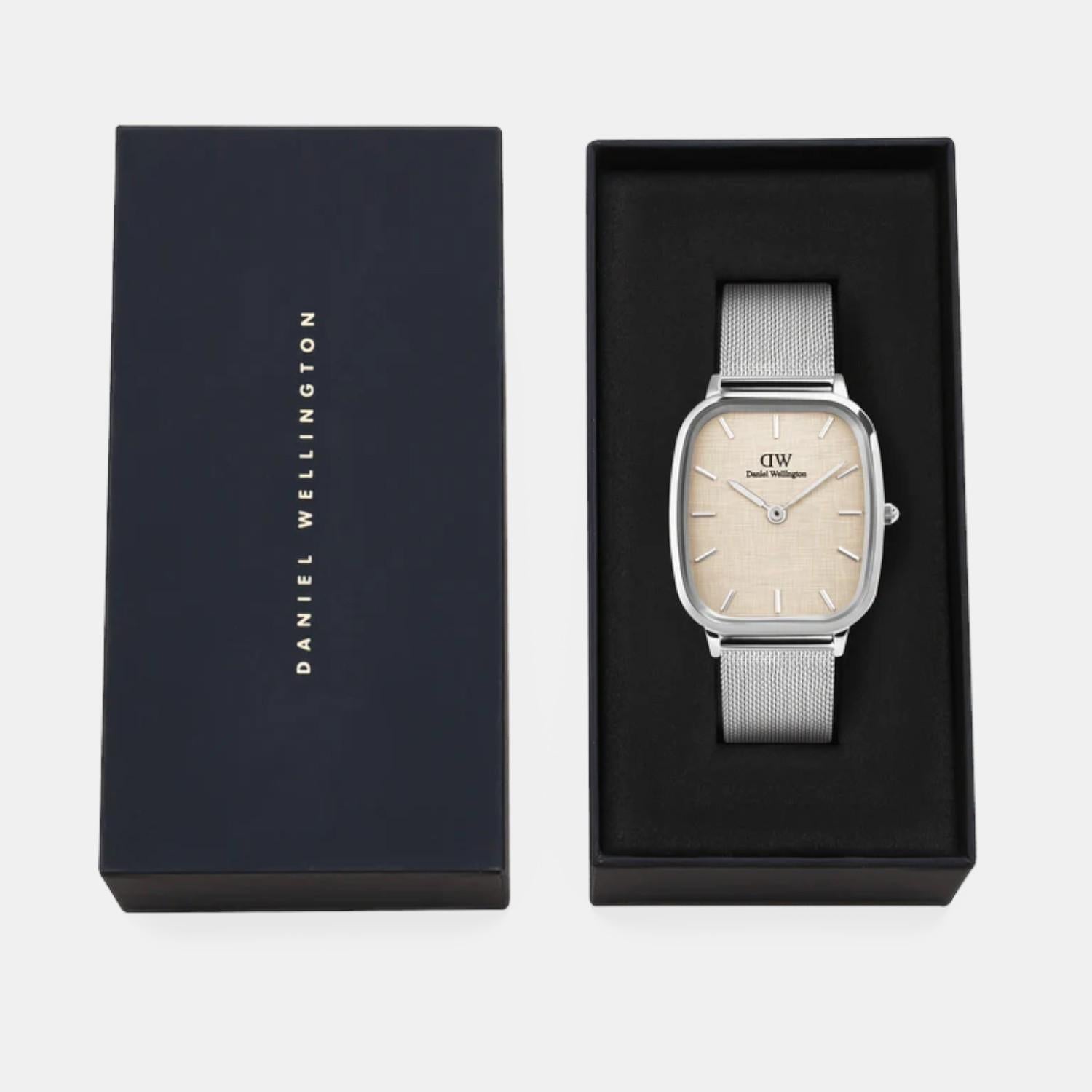 Men Quartz Silver Dial Analog Stainless Steel Watch DW00100814K