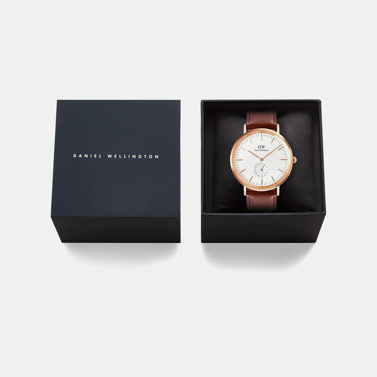 Classic Men Quartz Beige Dial Analog Leather Watch DW00100871
