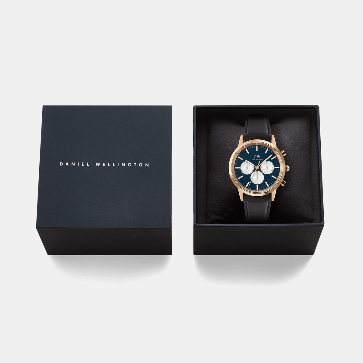 Iconic Men Quartz Blue Dial Chronograph Leather Watch DW00100877