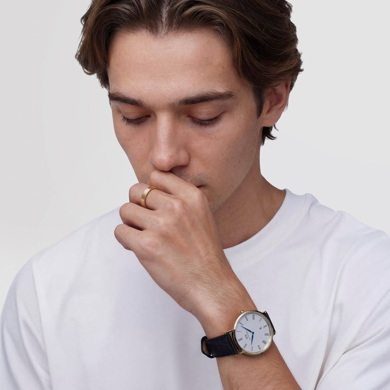 Classic Men Quartz White Dial Analog Leather Watch DW00100915K
