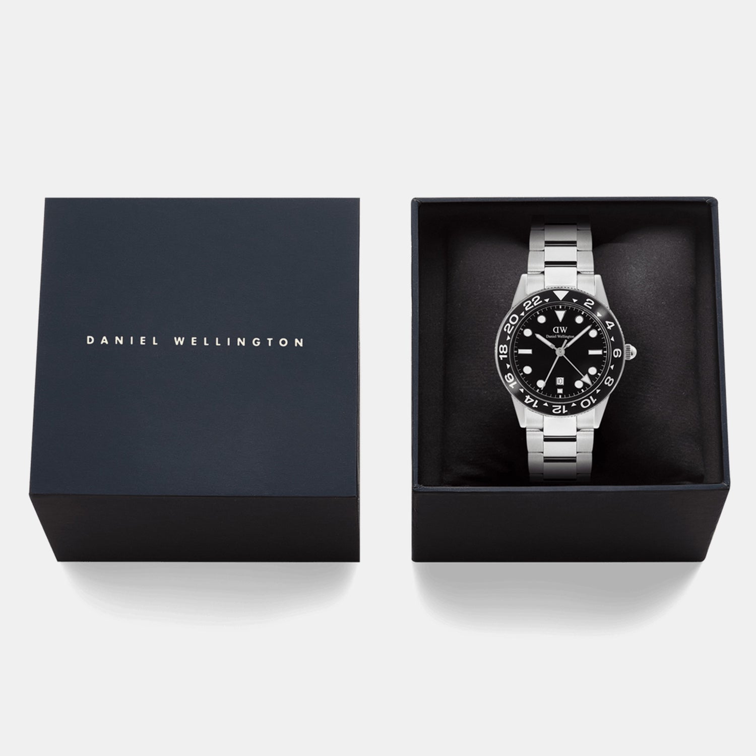Iconic Men Quartz Black Dial Analog Stainless Steel Watch DW00100919K