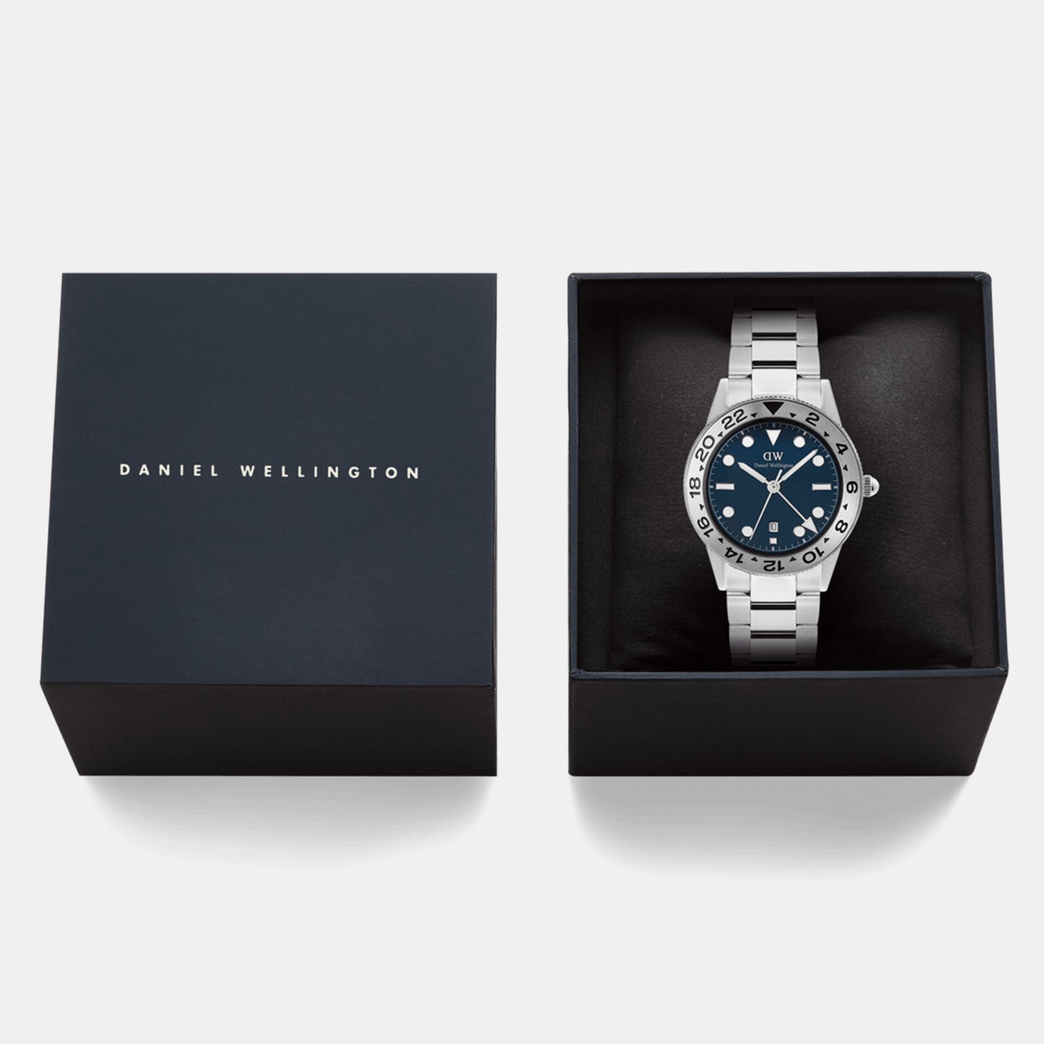 Men Quartz Blue Dial Analog Stainless Steel Watch DW00100922K