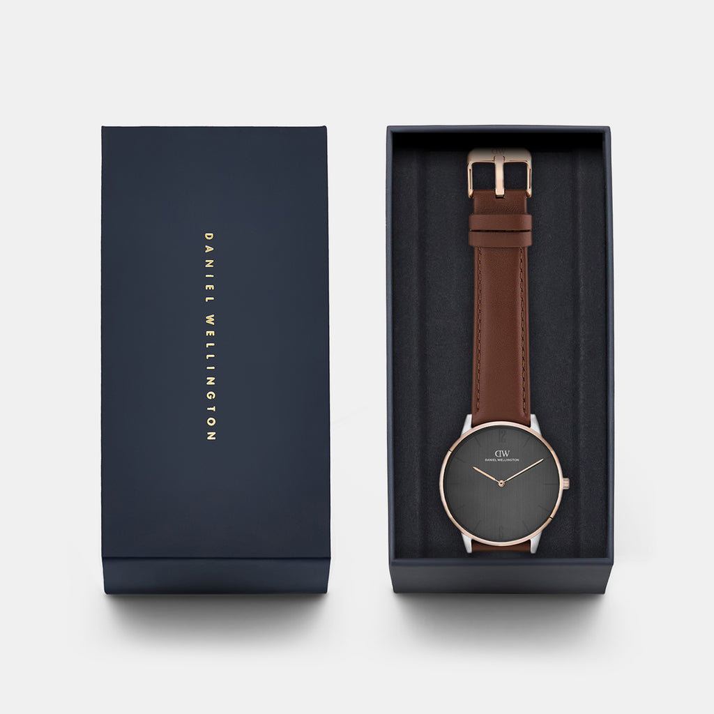 Men Quartz Grey Dial Analog Leather Watch DW0DG2000