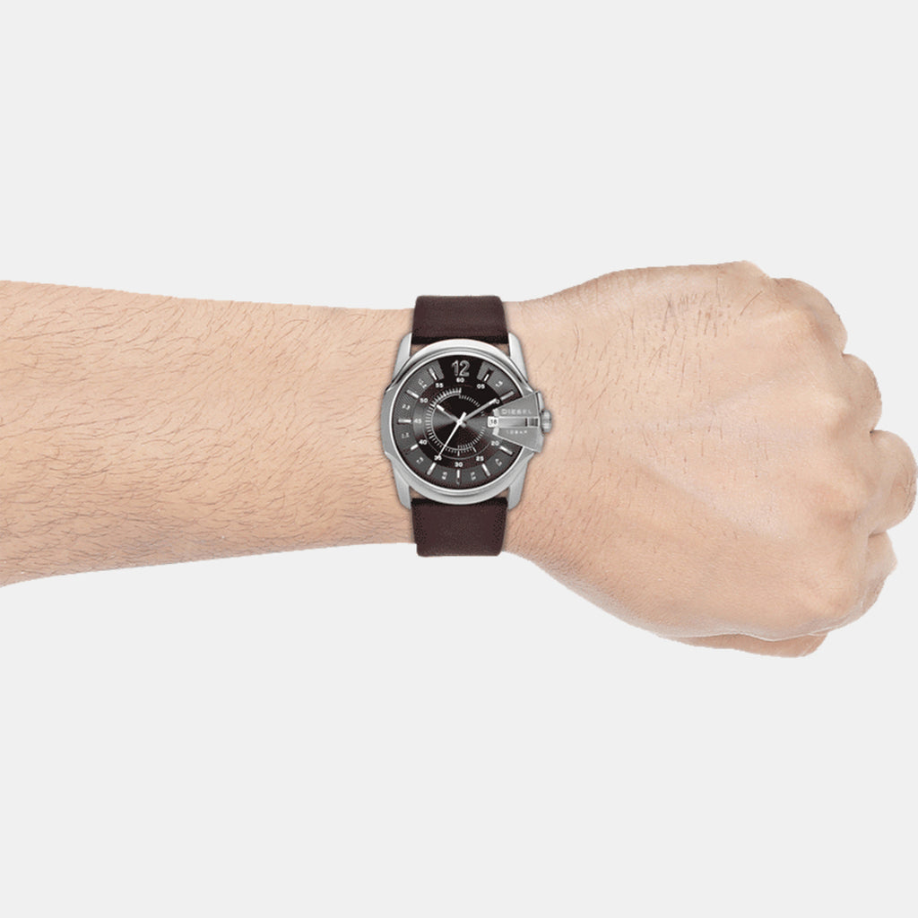 Master Chief Men Quartz Black Dial Analog Leather Watch DZ1206