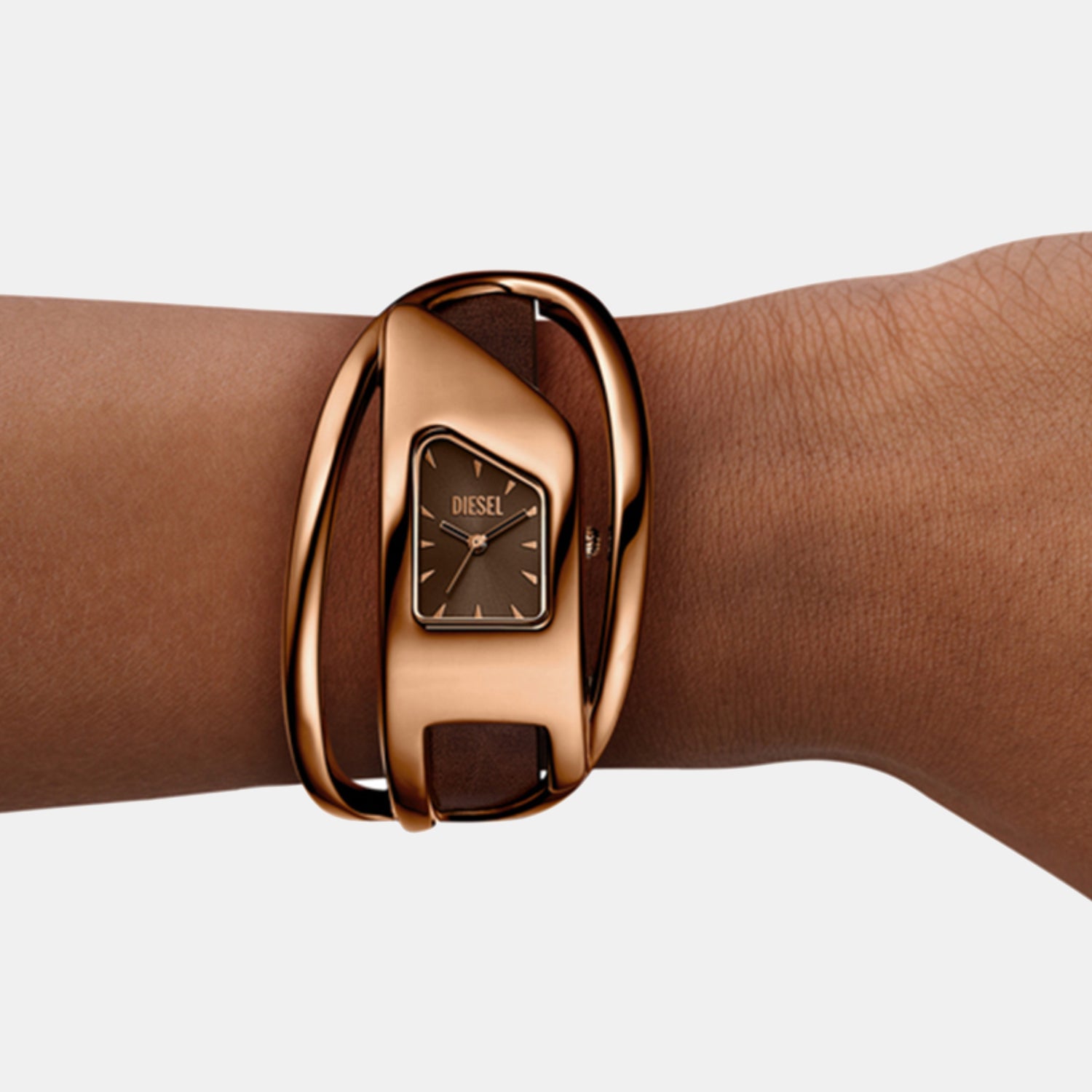 Wrap-D Women Quartz Brown Dial Analog Leather Watch DZ5630