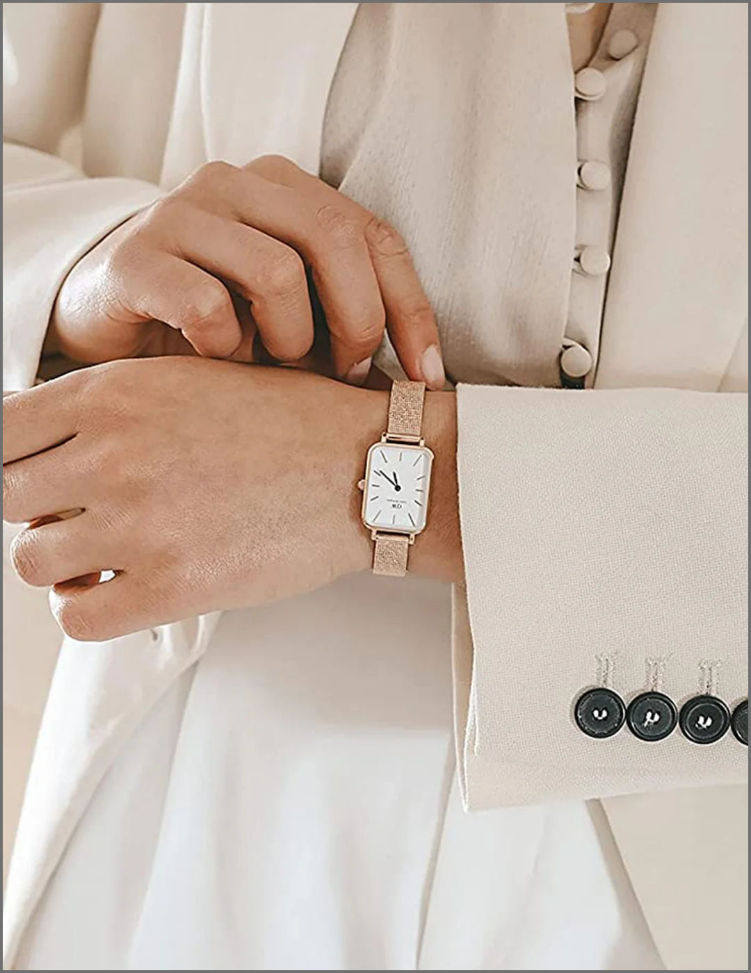 Daniel Wellington - What's your must-have accessory for fall? We can't get  enough of the Elevation ring. Pair this statement piece with a chunky knit  for an effortlessly stylish look. Don't forget