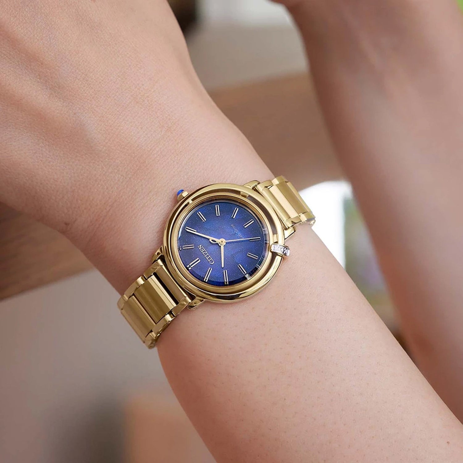 L Arcly Aqua Women Quartz Blue Dial Analog Stainless Steel Watch EM1099-57L