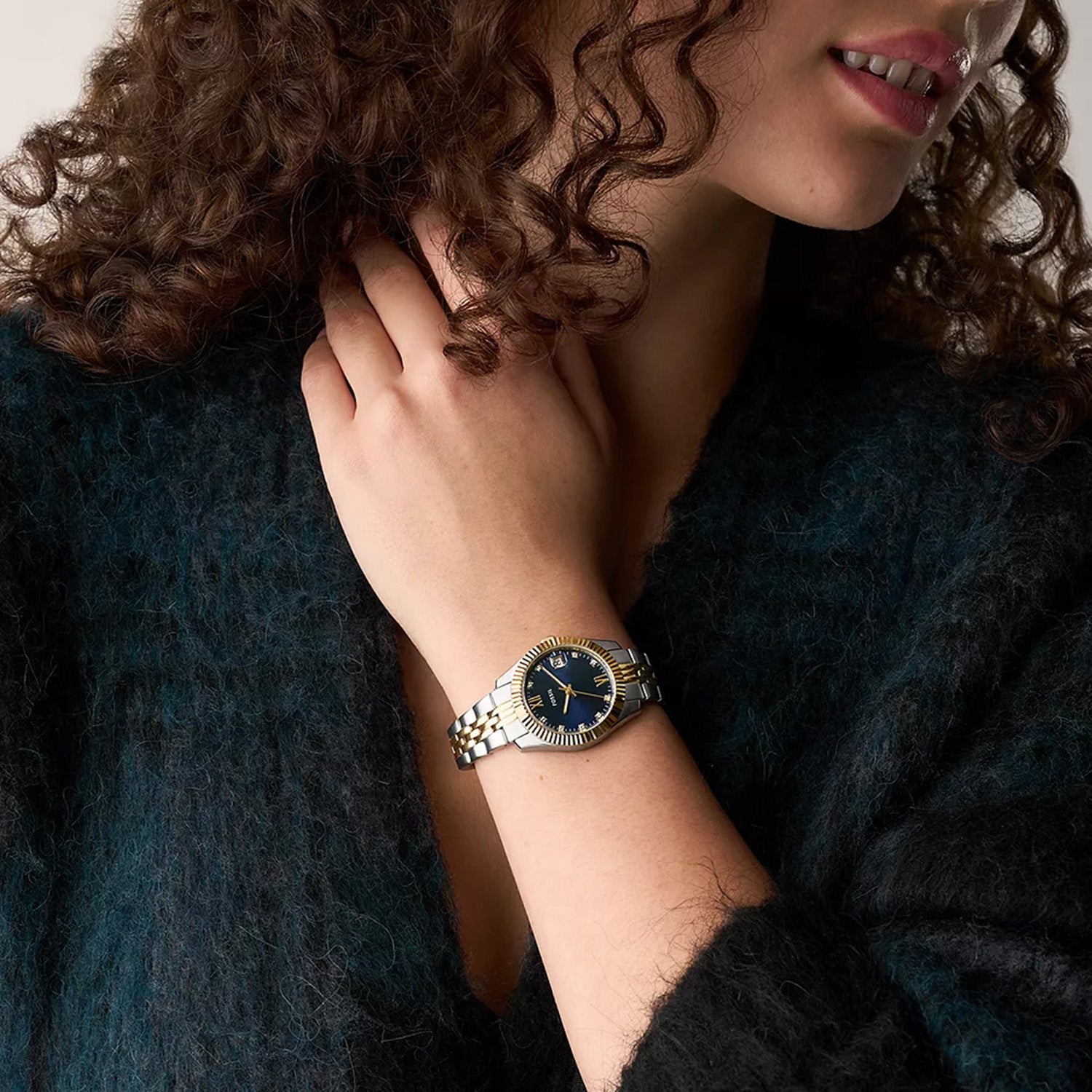 Scarlette Women Quartz Blue Dial Analog Stainless Steel Watch ES5443