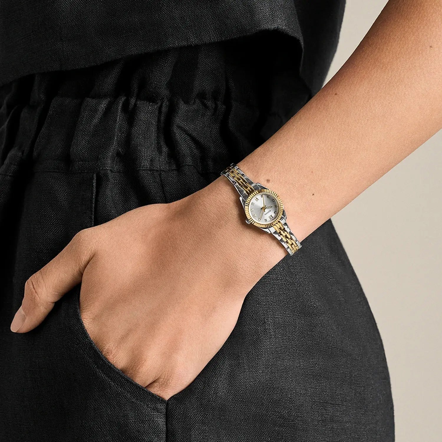 Scarlette Women Quartz Silver Dial Analog Stainless Steel Watch ES5473