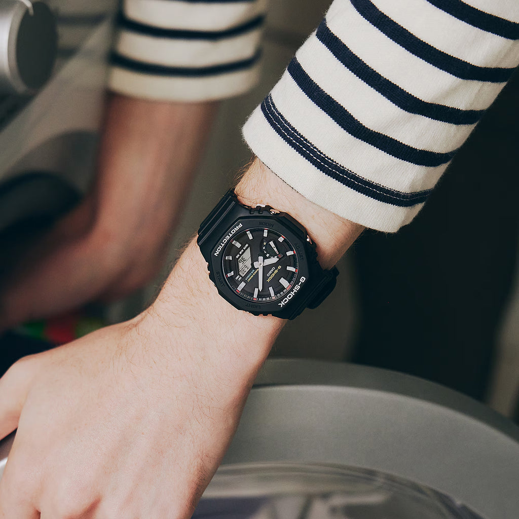 G-Shock Men Quartz Black Dial Analog-Digital Resin Watch G1686