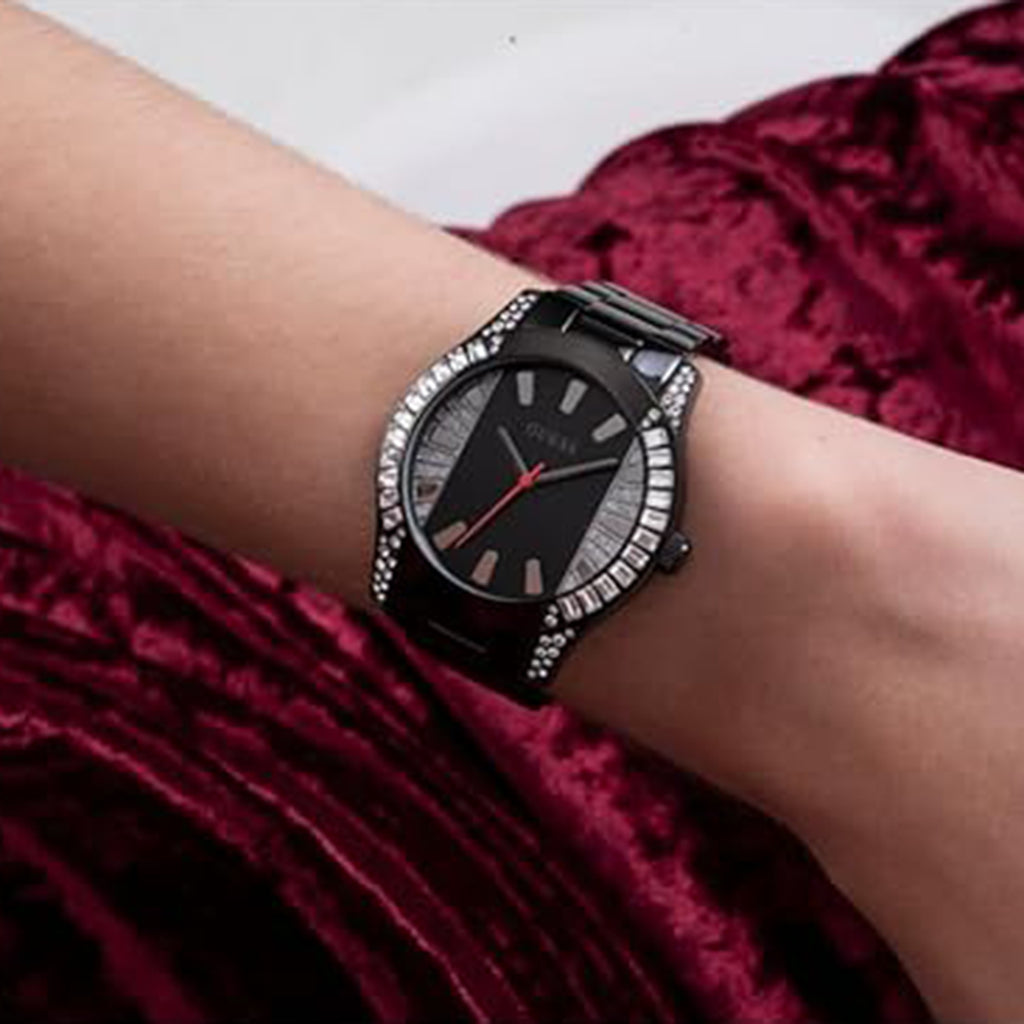 Guess Trend Women Quartz Black Dial Analog Stainless Steel Watch GW0305L1