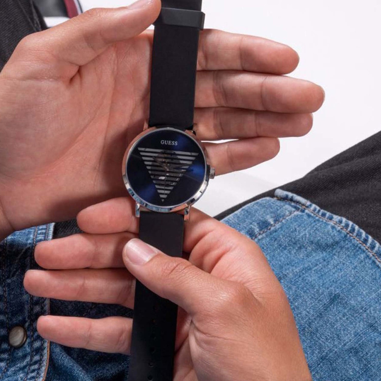 Idol Men Quartz Blue Dial Analog Silicone Watch GW0503G2