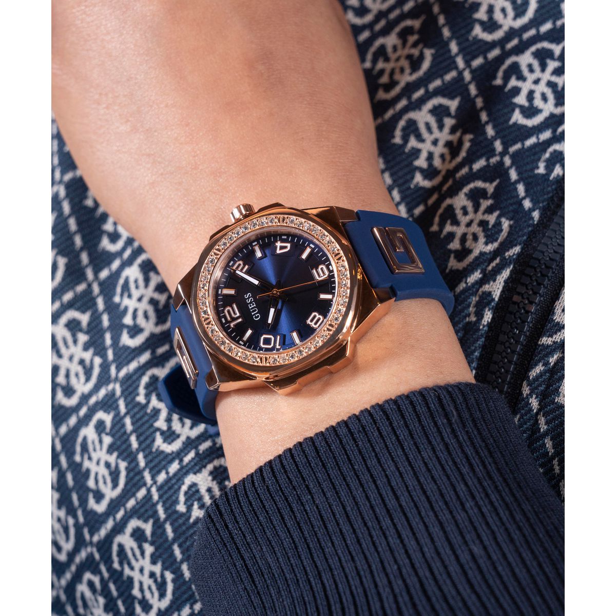 Gs G Hype Women Quartz Blue Dial Analog Silicone Watch Gw0617L3