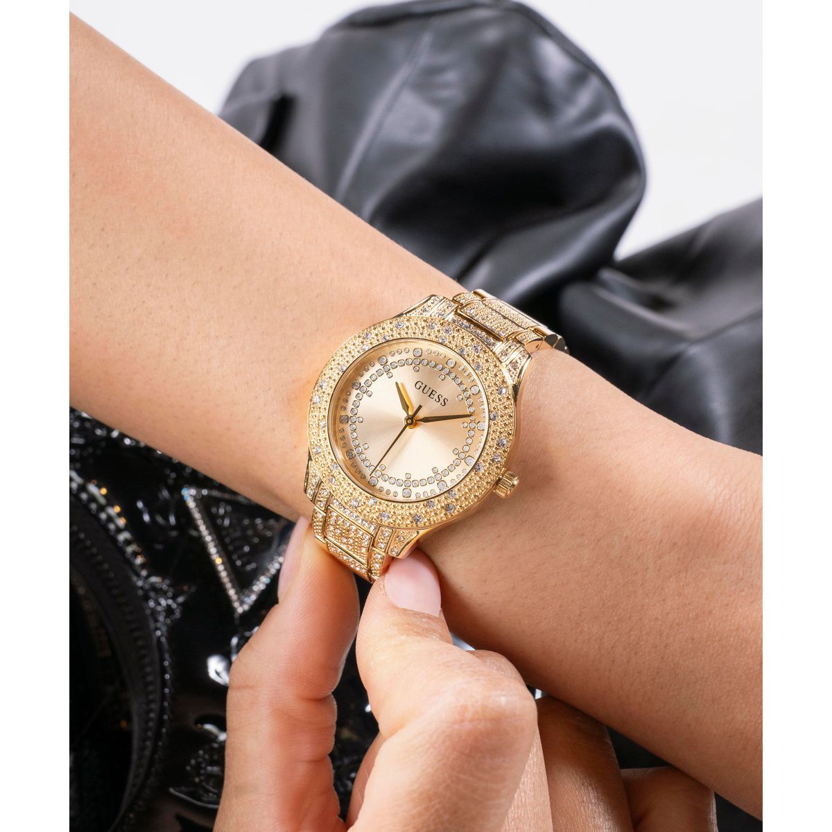 Guess 36 mm Gold Quartz watch