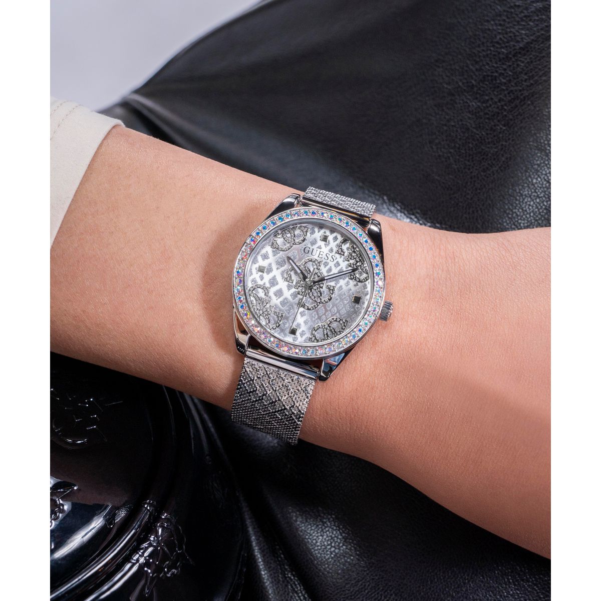 Guess 32 mm Silver Quartz watch