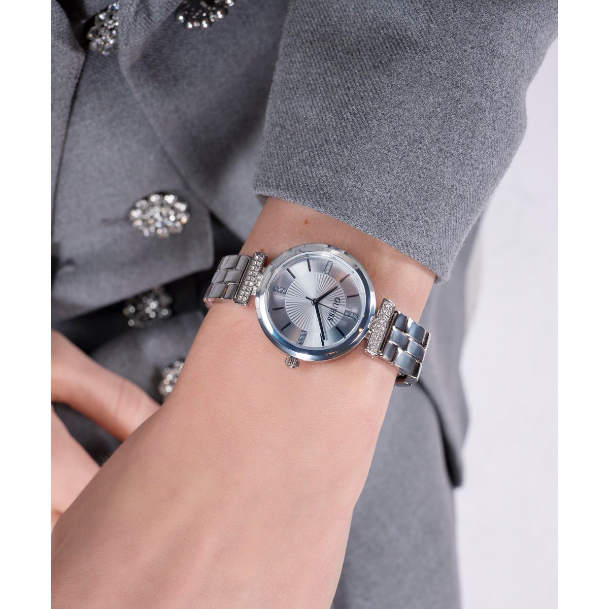 Guess Round Quartz Analog Women watch