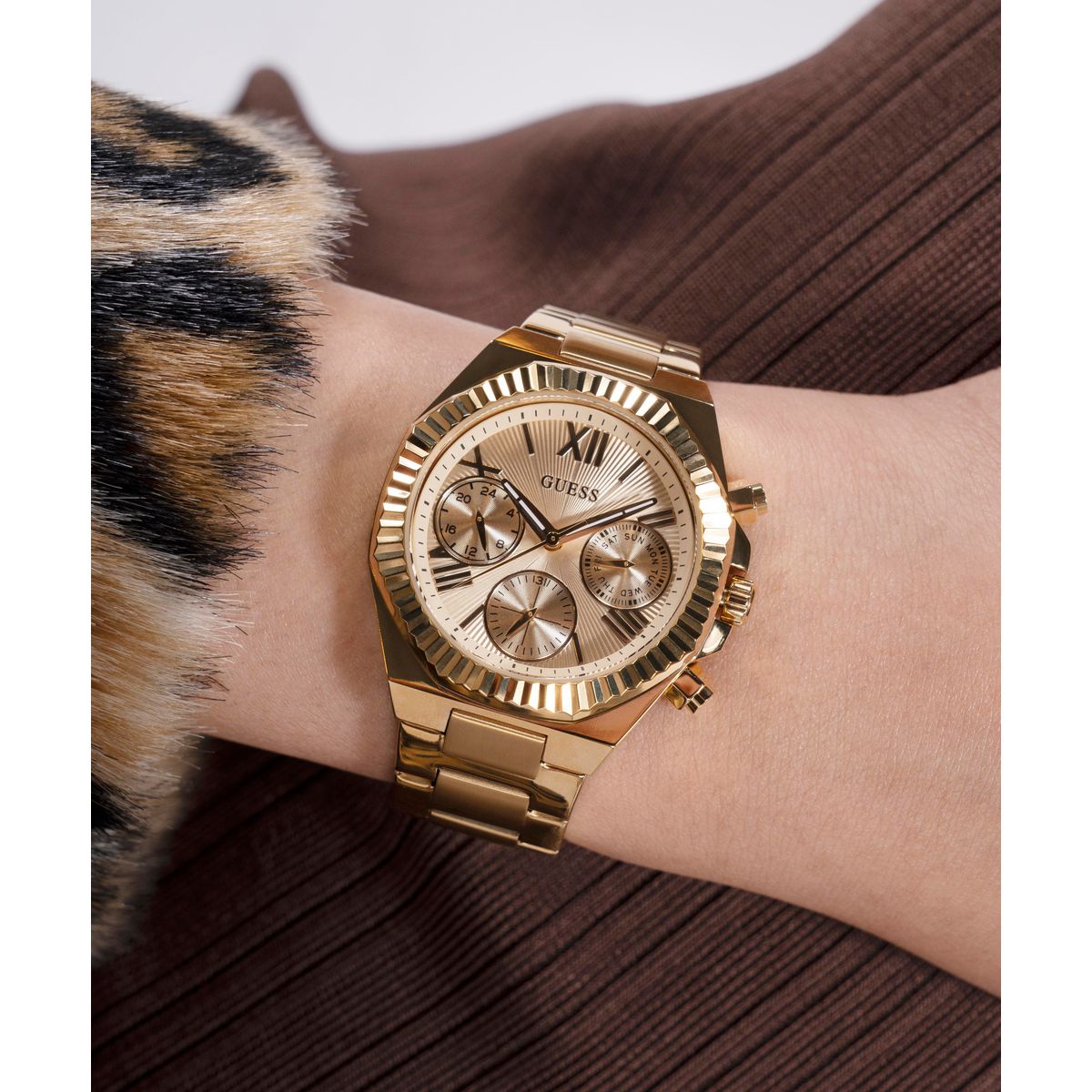 Guess 38 mm Gold Quartz watch