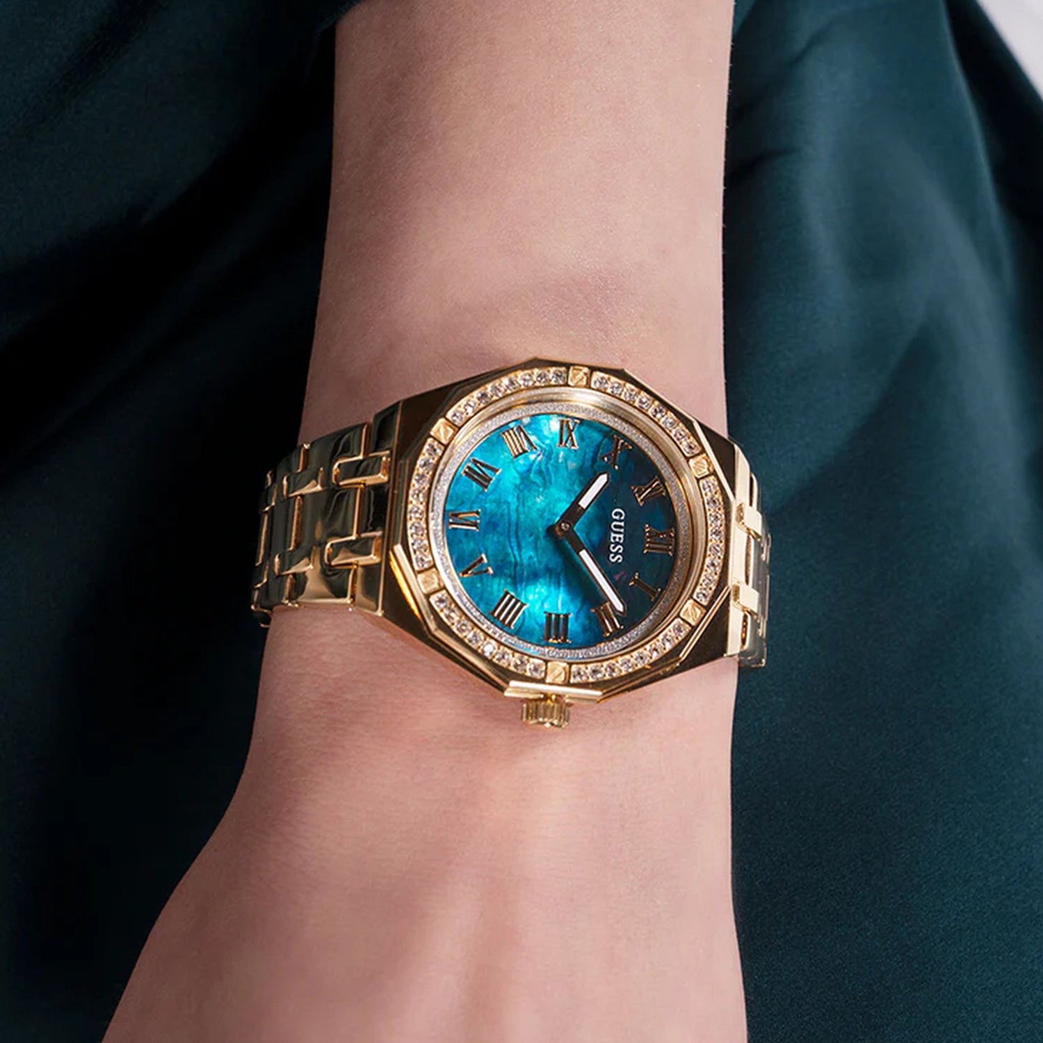 Desire Women Quartz Green Dial Analog Stainless Steel Watch GW0770L2