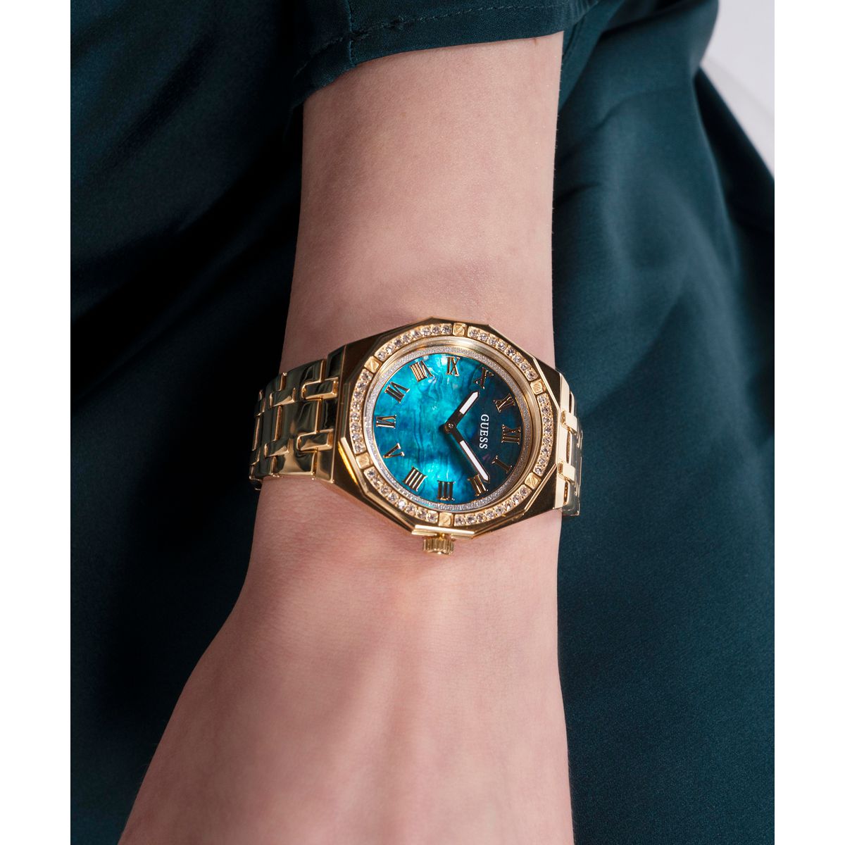 Guess 36 mm Gold Quartz watch