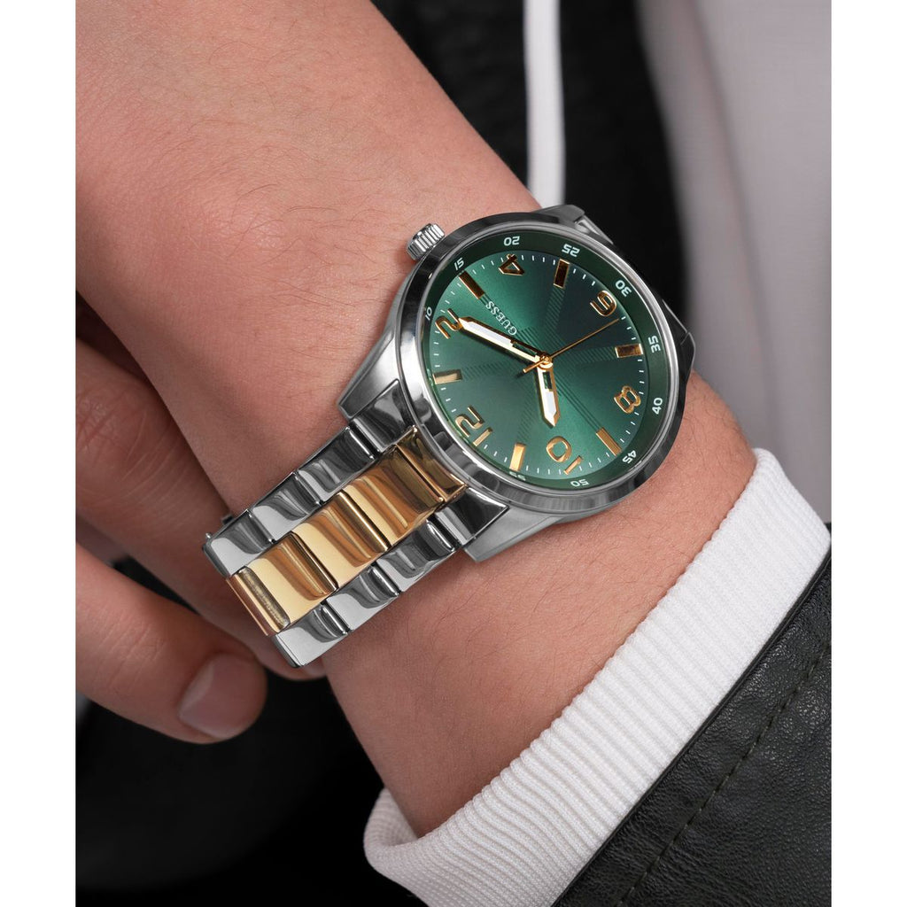 Guess Round Quartz Analog Men watch