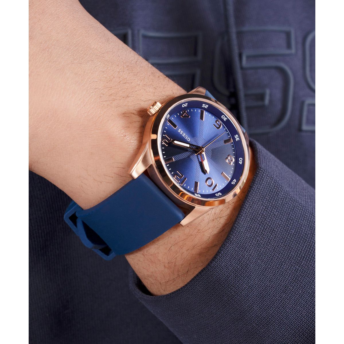 Guess Round Quartz Analog Men watch