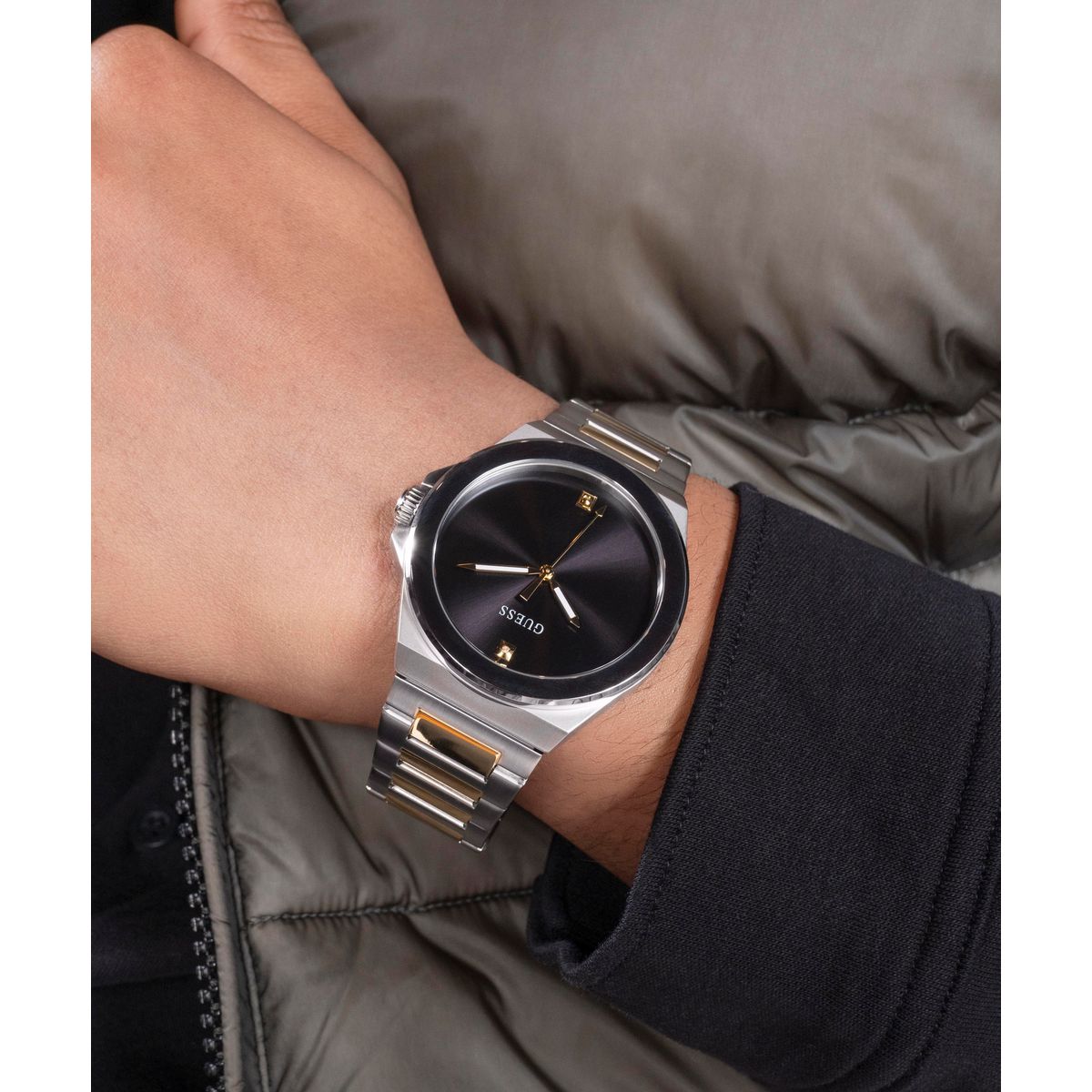 Guess Round Quartz Analog Men watch