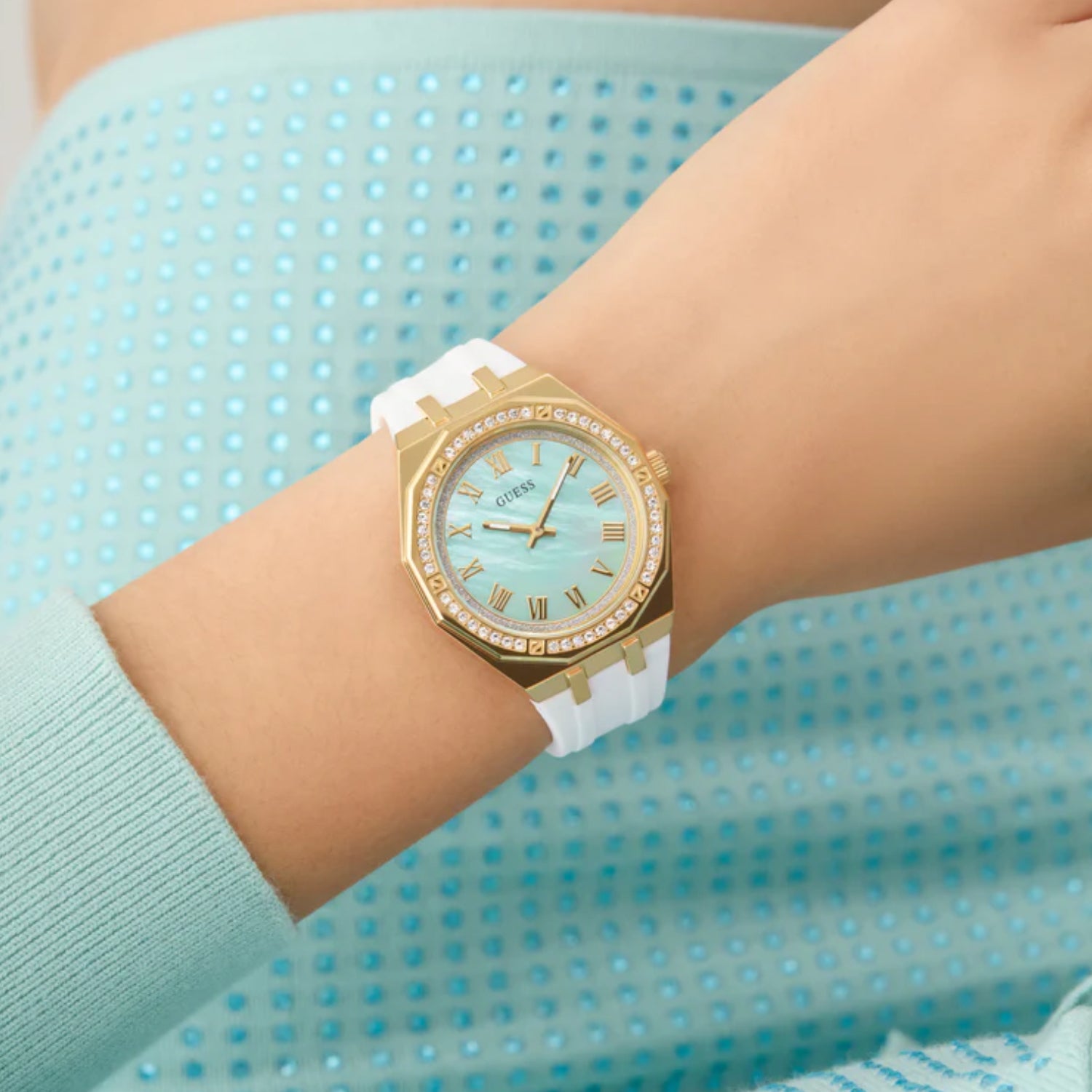 Women Quartz Mother Of Pearl Dial Analog Stainless Steel Watch GW0872L1