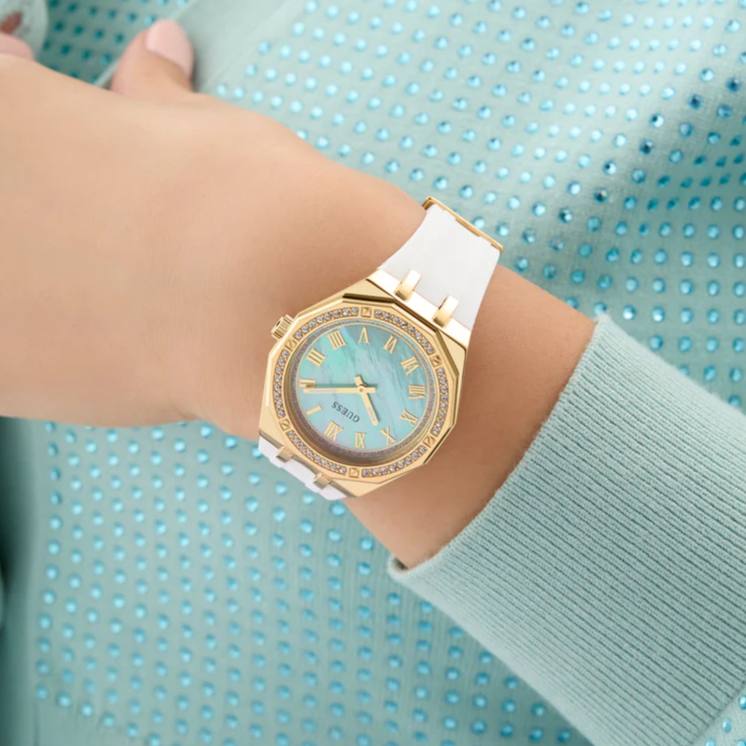 Women Quartz Mother Of Pearl Dial Analog Stainless Steel Watch GW0872L1