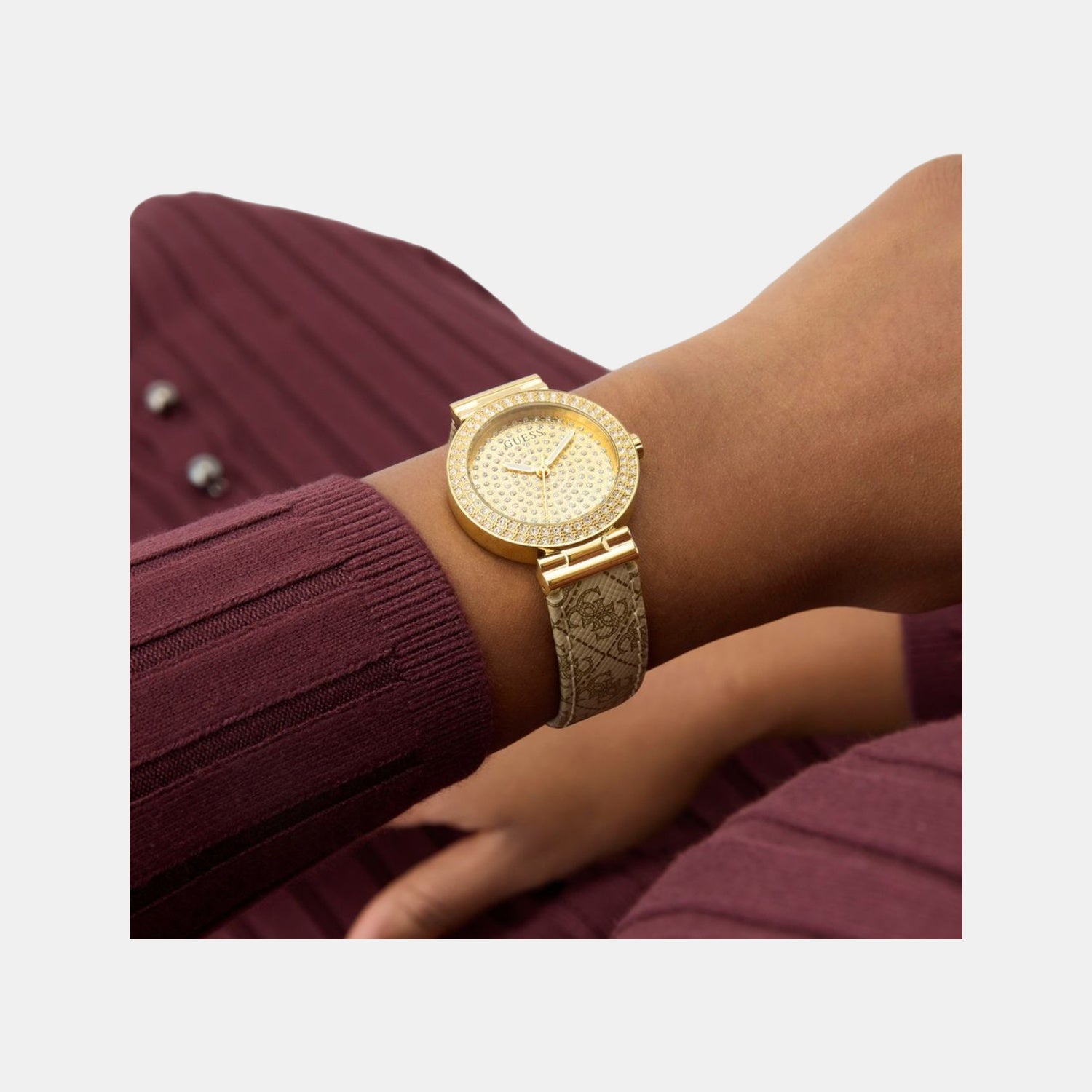 Ivy Women Quartz Champagne Dial Analog Leather Watch GW0943L2