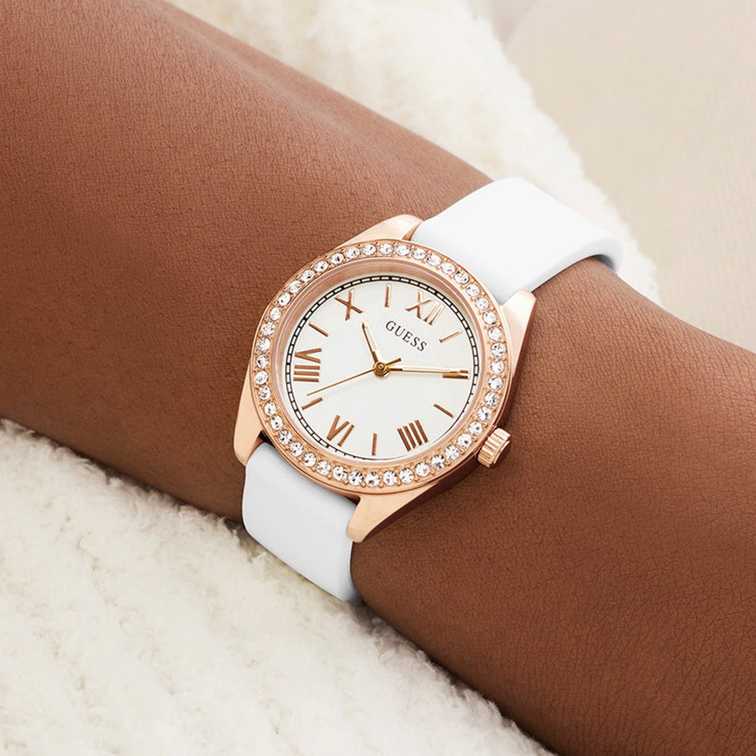 Women Quartz White Dial Analog Silicone Watch GW1000L3