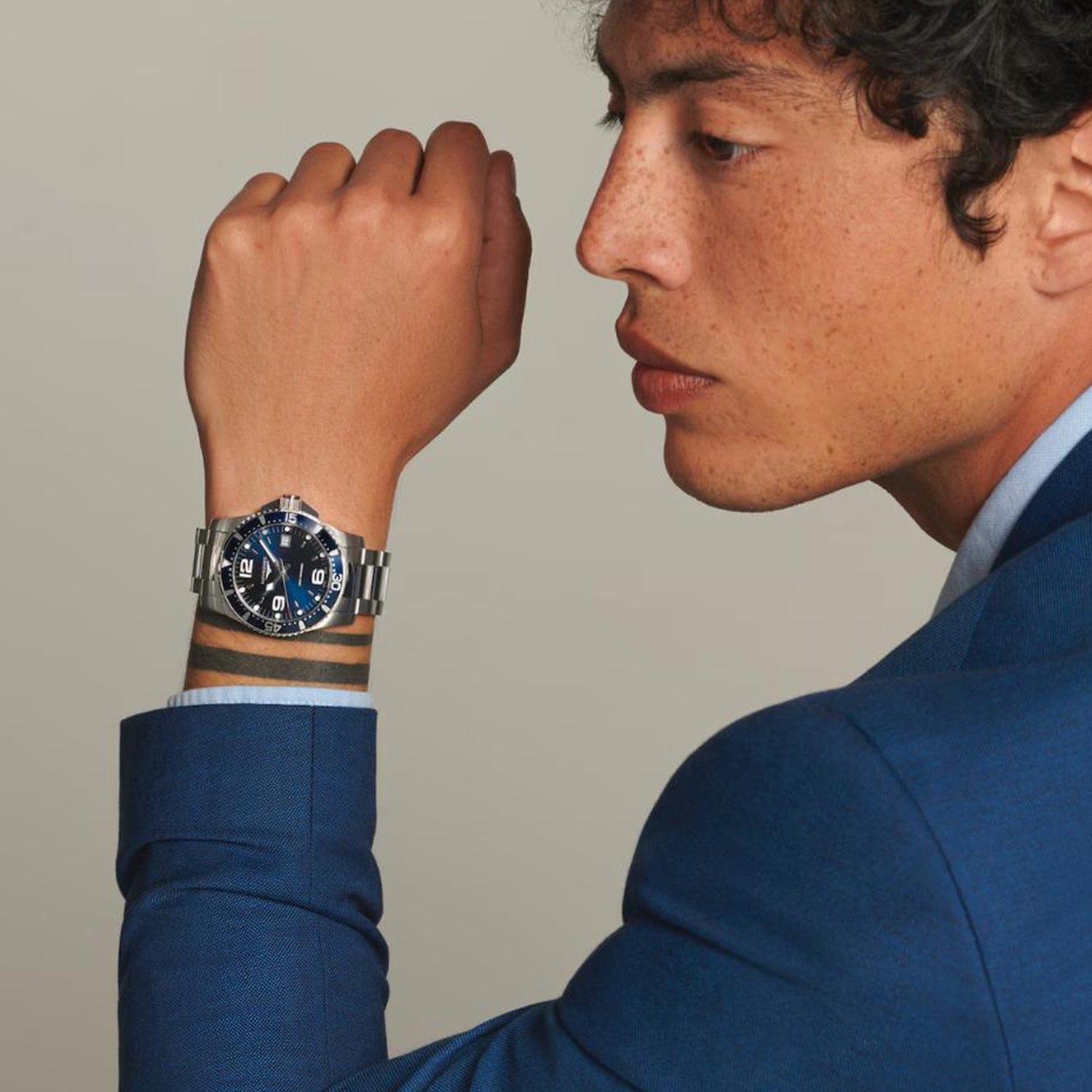 Men Quartz Blue Dial Analog Stainless Steel Watch L37404966
