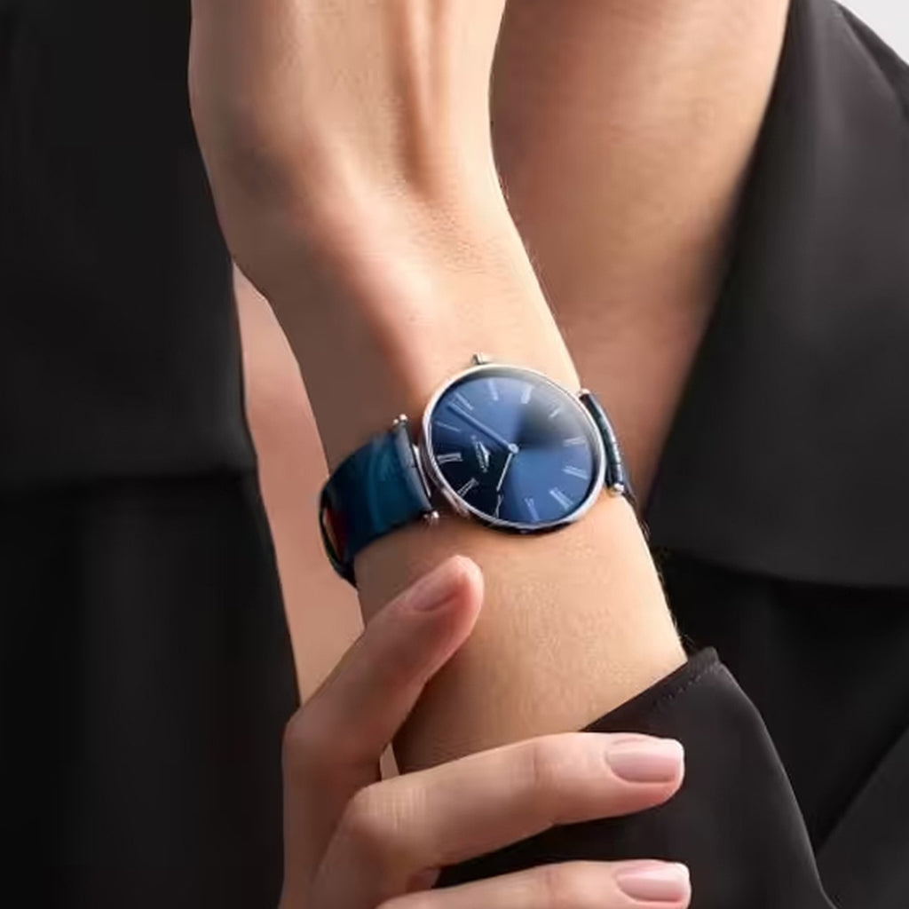 La Grande Classique De Women Quartz Blue Dial Analog Leather Watch L48664942