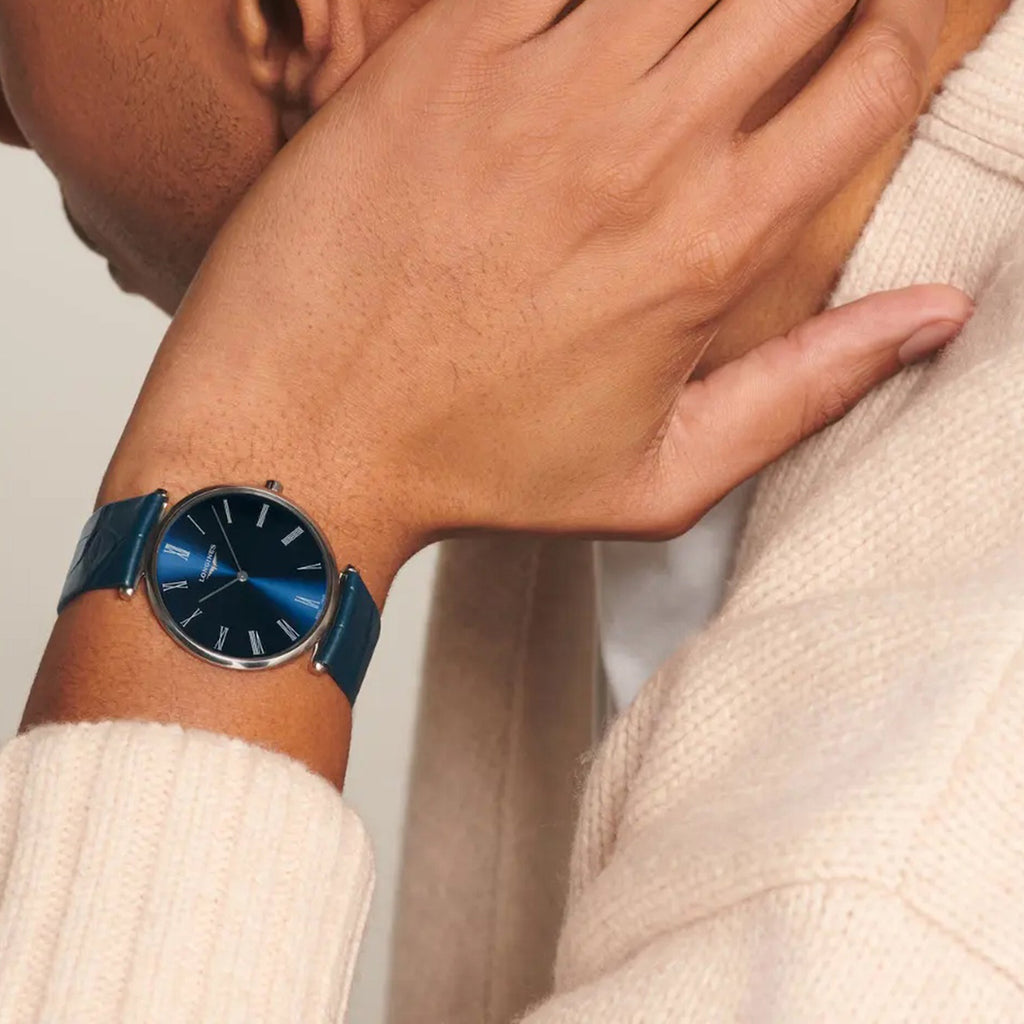 La Grande Classique De Women Quartz Blue Dial Analog Leather Watch L48664942