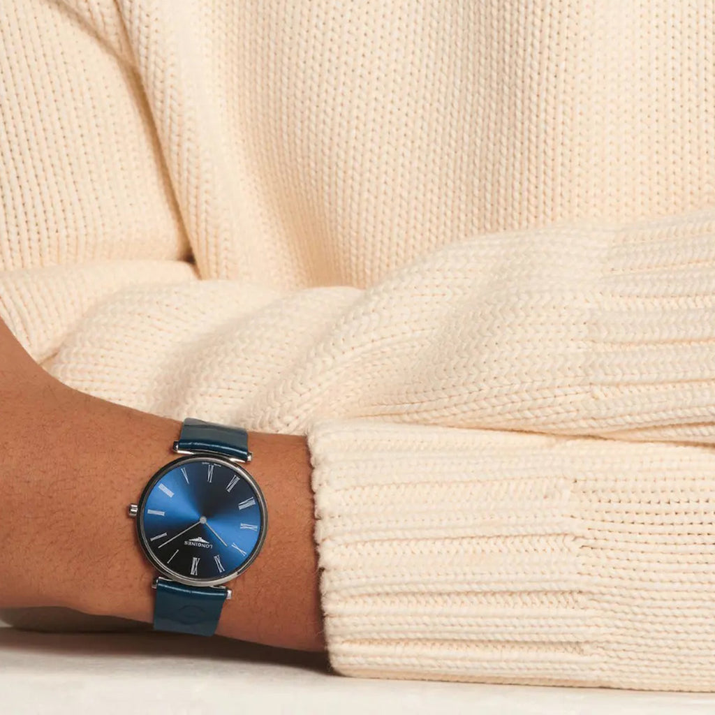 La Grande Classique De Women Quartz Blue Dial Analog Leather Watch L48664942