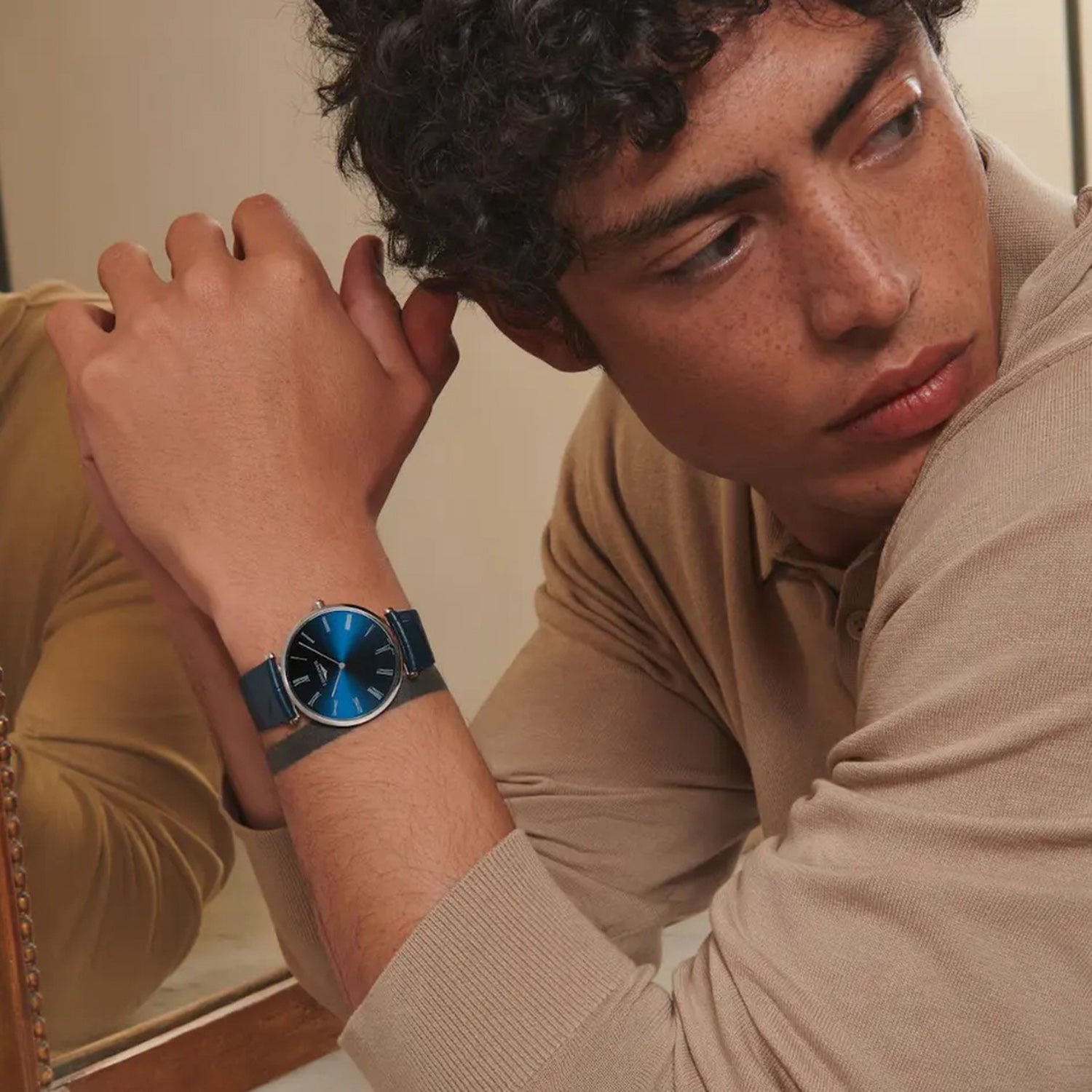 La Grande Classique De Women Quartz Blue Dial Analog Leather Watch L48664942