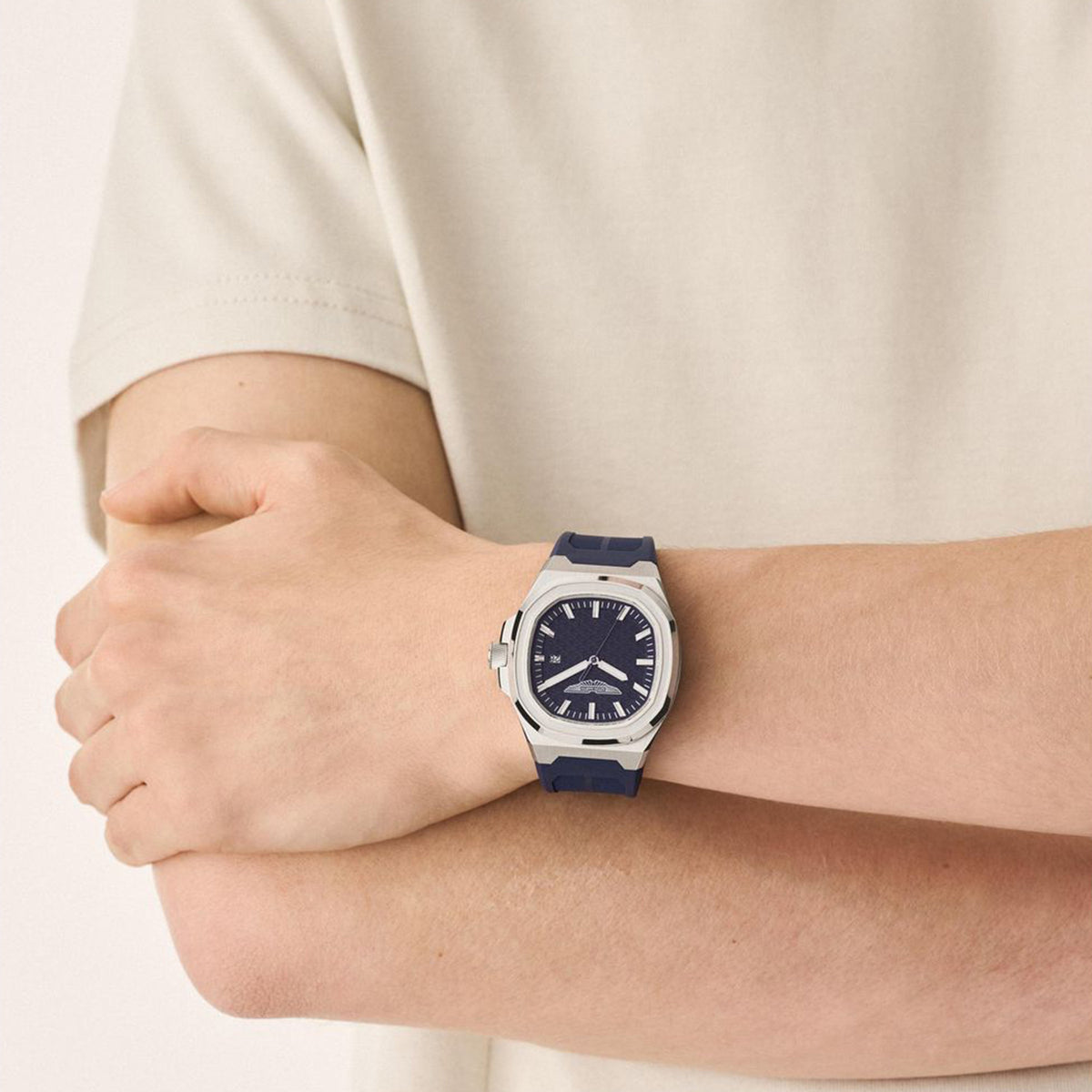 Icon Men Quartz Blue Dial Analog Silicone Watch MTIG3F6023E