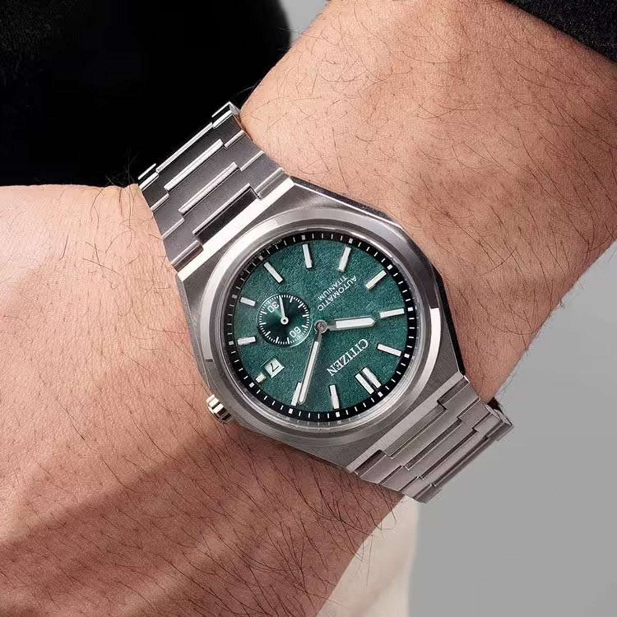 Zenshin Men Automatic Green Dial Analog Titanium Watch NJ0180-80X