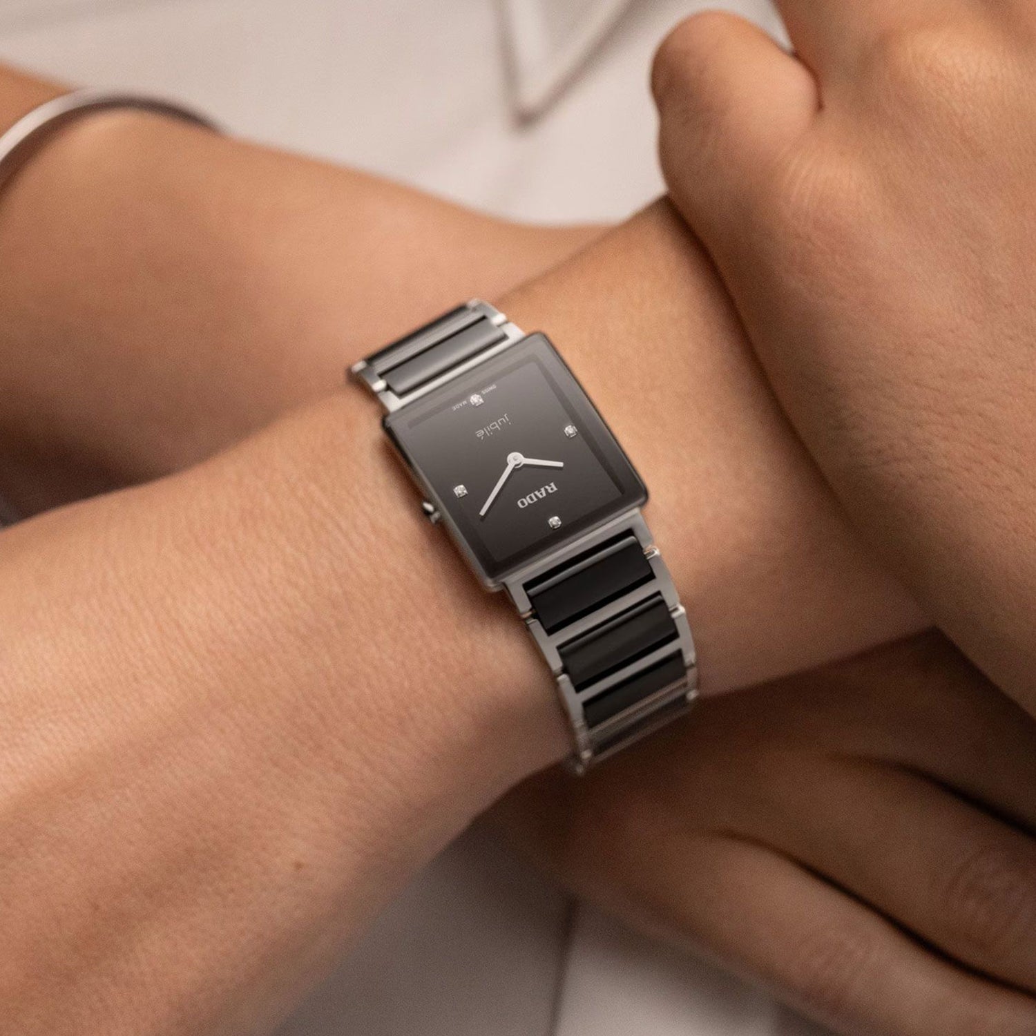 Integral Women Quartz Black Dial Analog Stainless Steel Watch R20250712