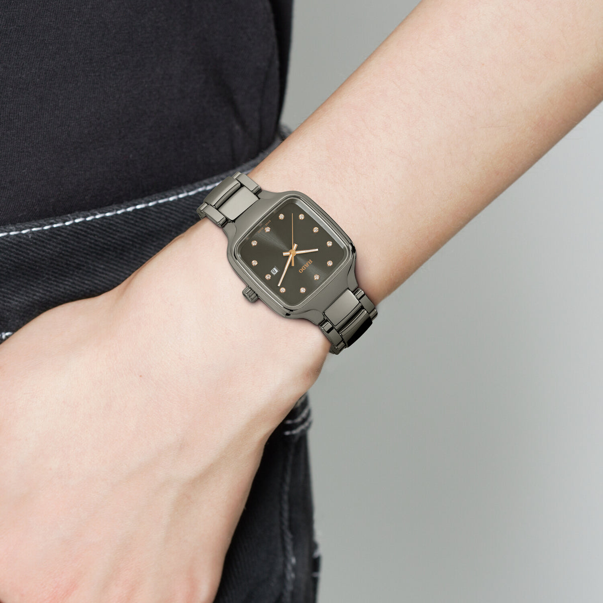 True Square Women Quartz Grey Dial Analog Ceramic Watch R27079702