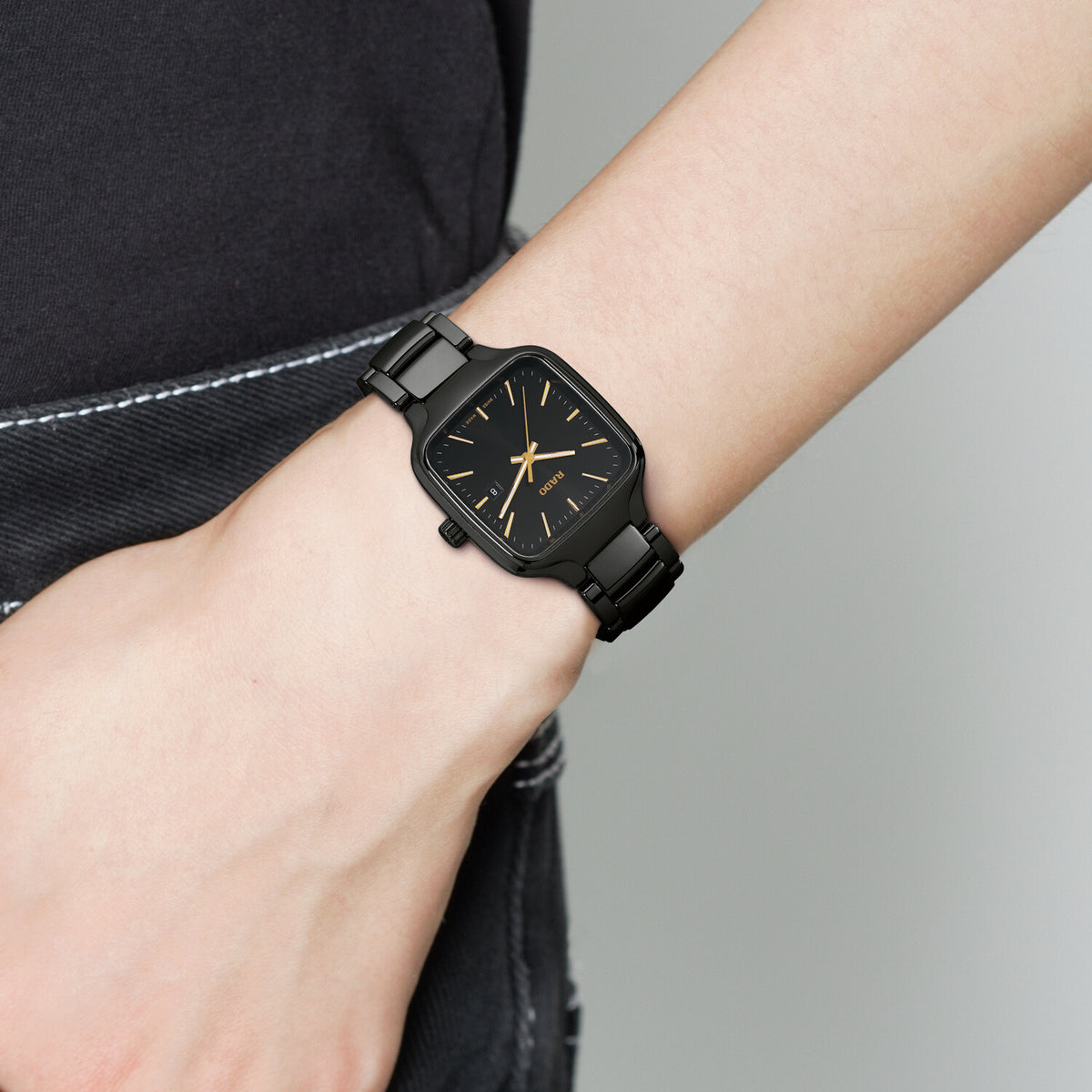 True Square Women Quartz Black Dial Analog Ceramic Watch R27080162