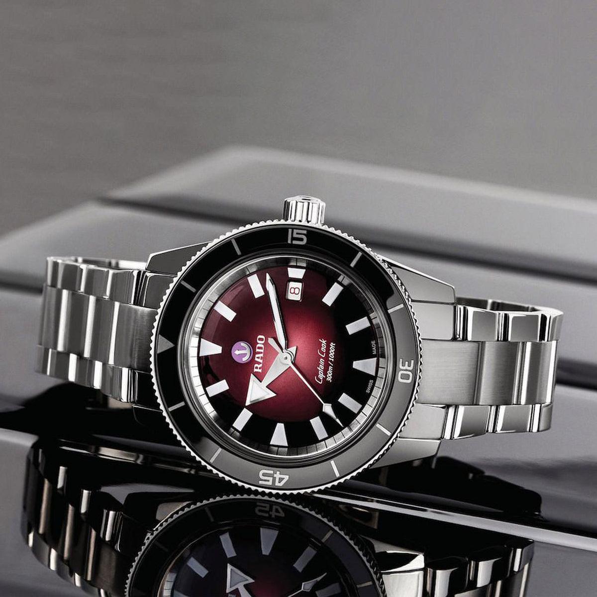 Captain Cook Men Automatic Red Dial Analog Ceramic Watch R32105353