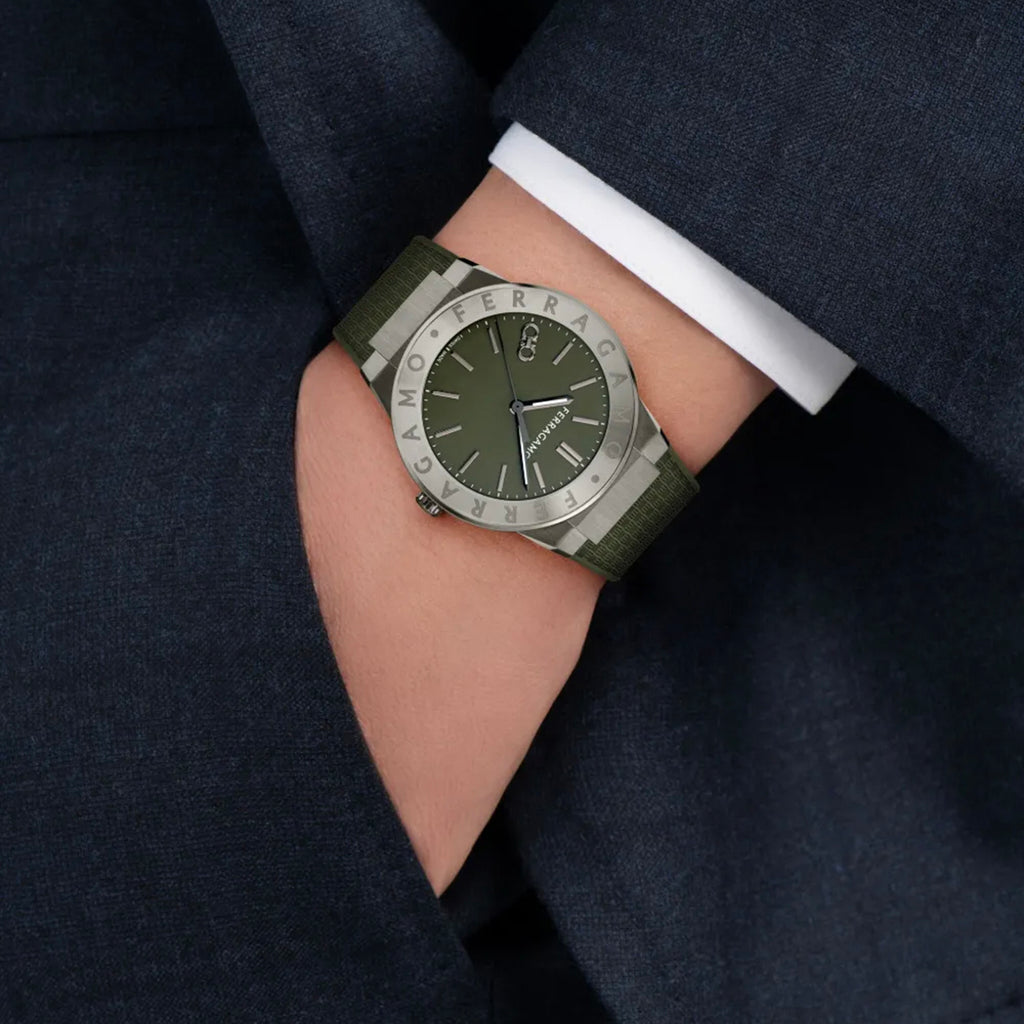 Men Quartz Green Dial Analog Silicone Watch SFNT00125