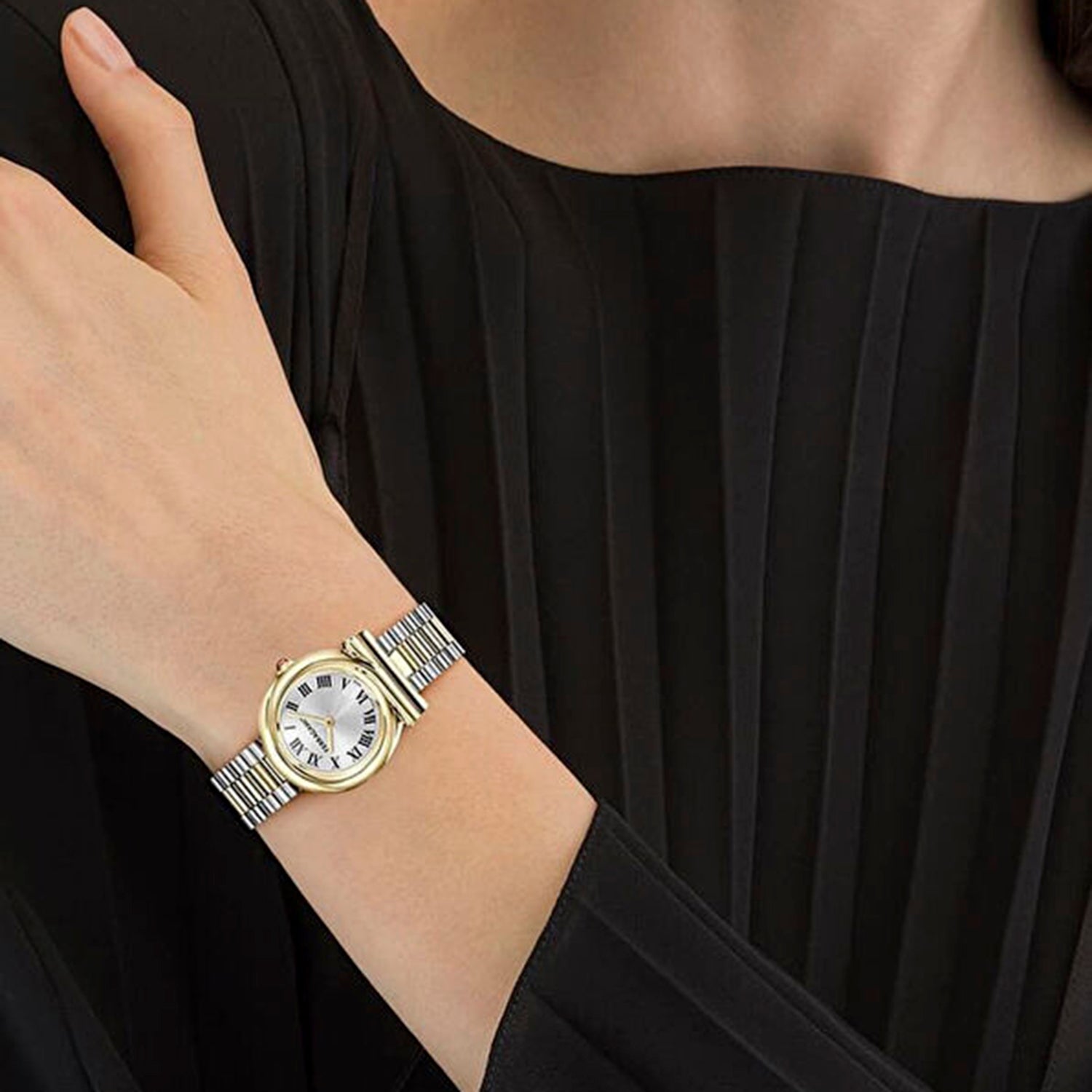 Women Quartz White Dial Analog Stainless Steel Watch SFVB00424