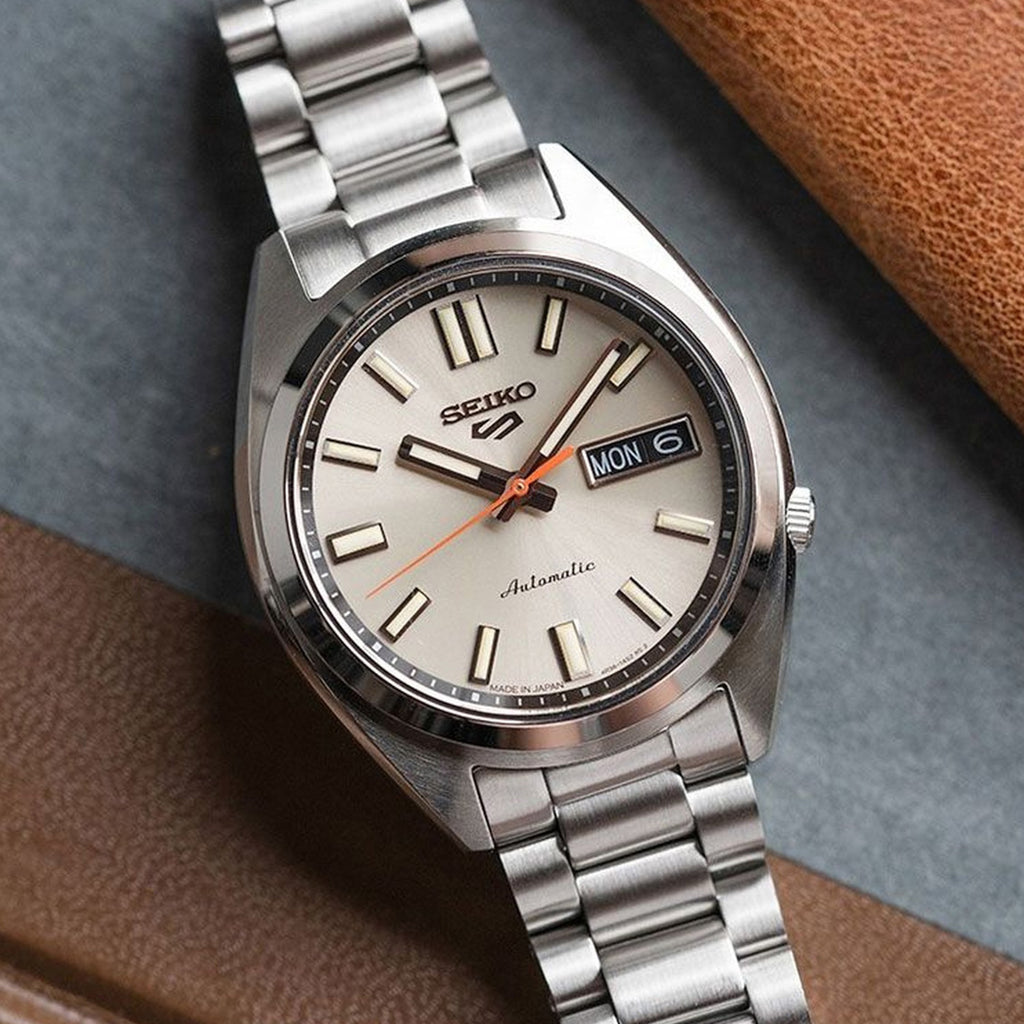 5 Sports Men Automatic Beige Dial Analog Stainless Steel Watch SRPK91K1