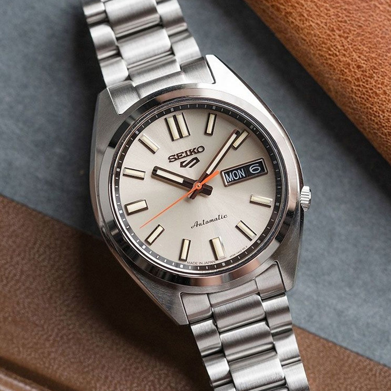 5 Sports Men Automatic Beige Dial Analog Stainless Steel Watch SRPK91K1