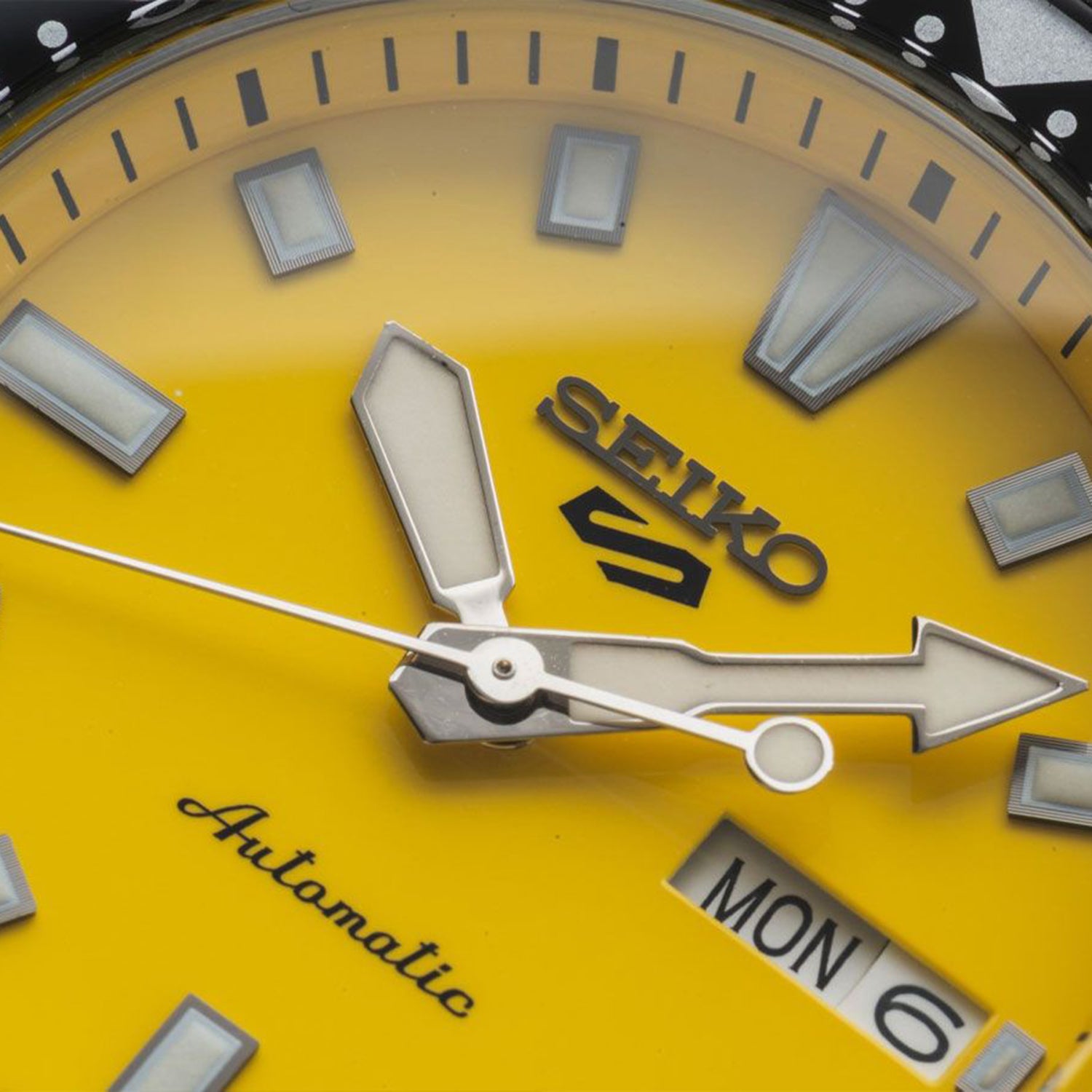5 Sports Men Automatic Yellow Dial Analog Silicone Watch SRPL87K1