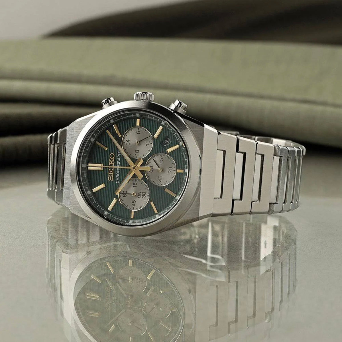 Conceptual Men Quartz Green Dial Chronograph Stainless Steel Watch SSB461P1